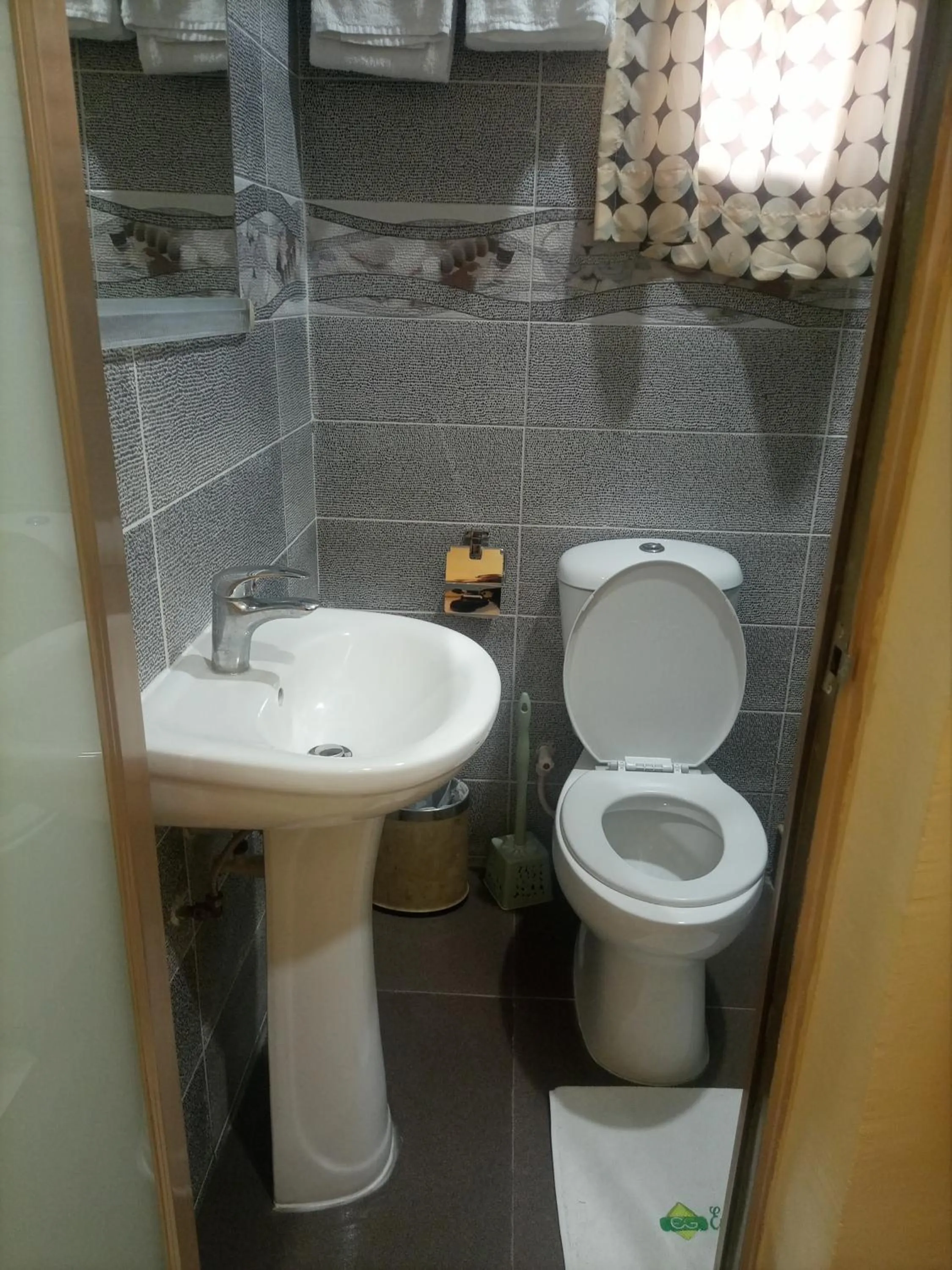 ERiTH APARTMENT & SUITES