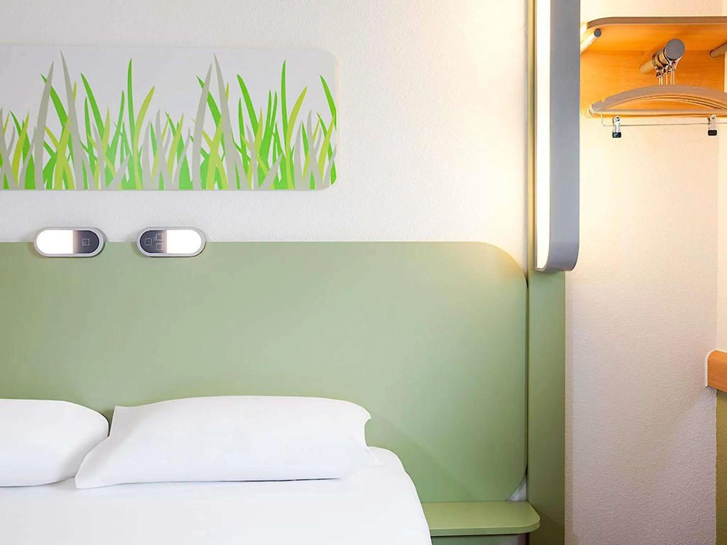 Bedroom, Bed in ibis budget Beaconsfield