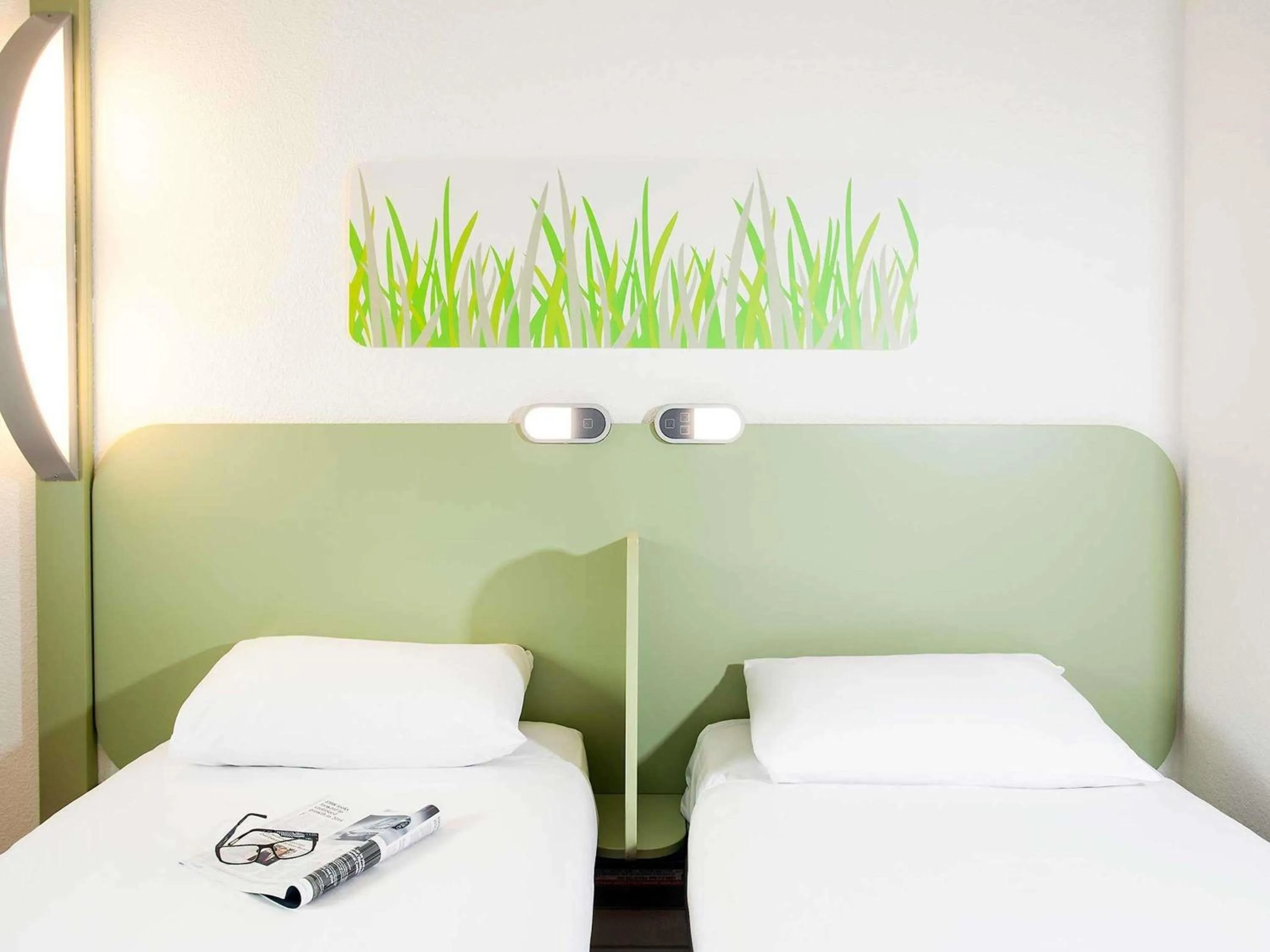 Bedroom, Bed in ibis budget Beaconsfield