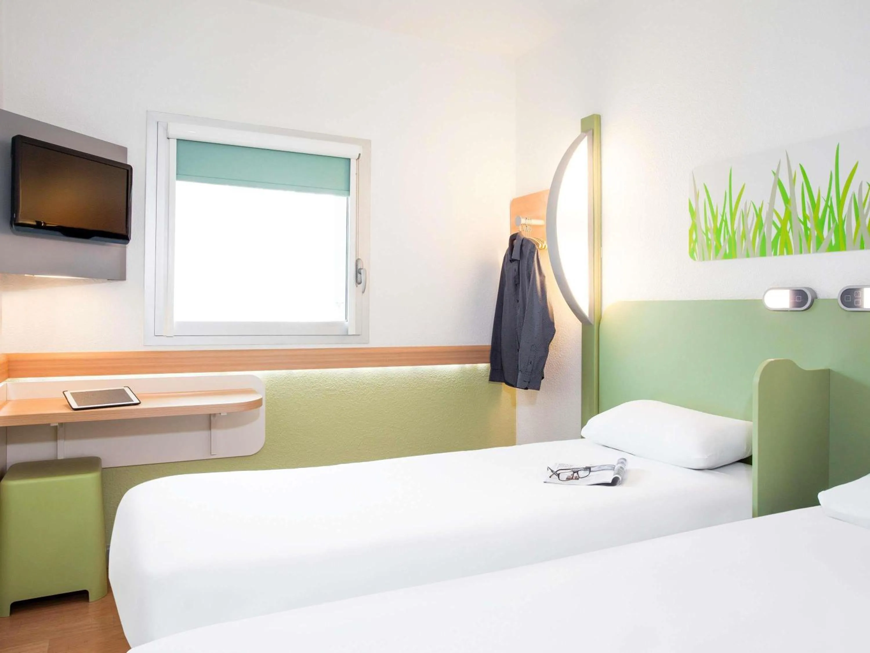 Bedroom, Bed in ibis budget Beaconsfield