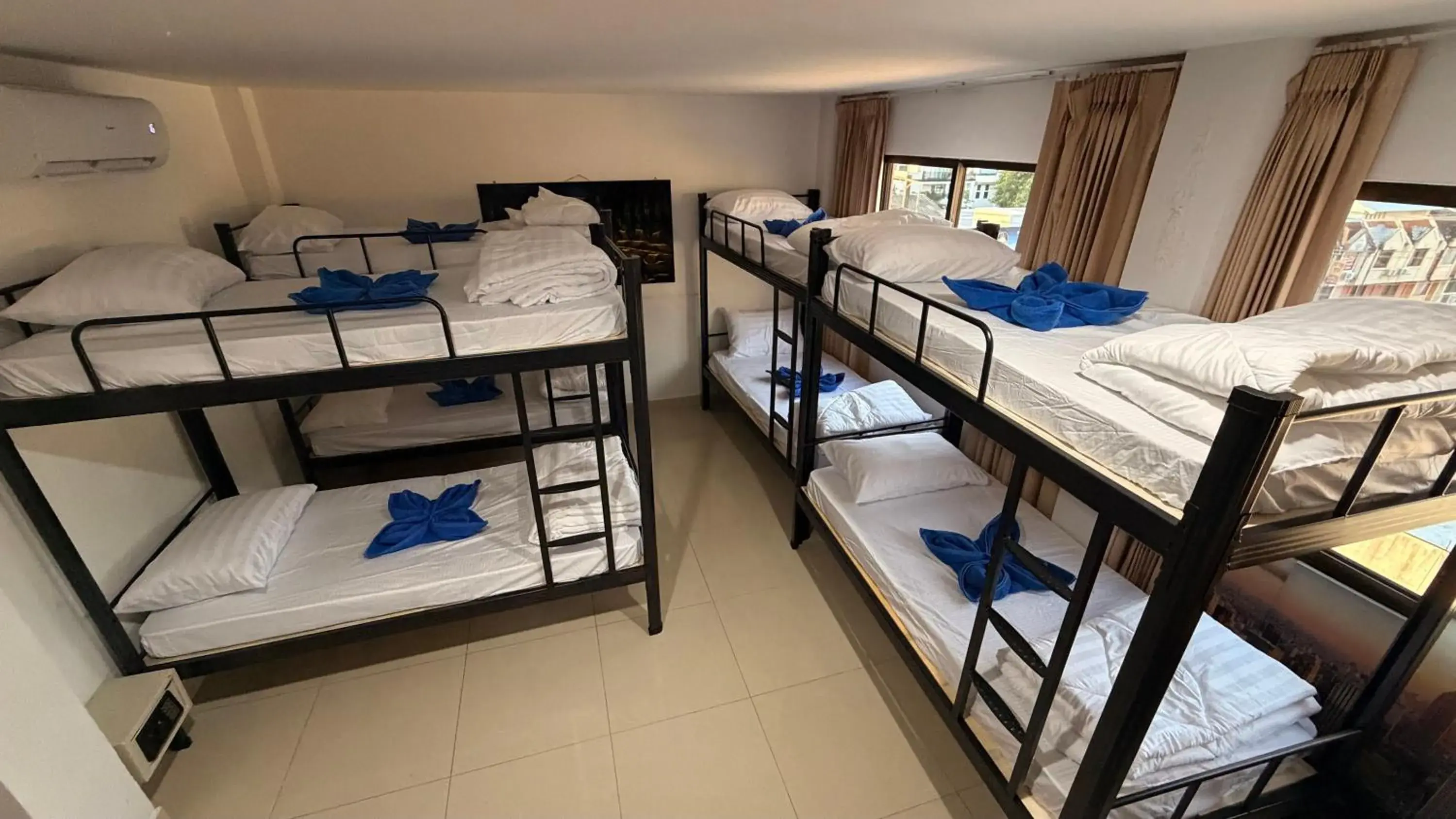 Bed in 10-Bed Mixed Dormitory Room in Royal Sweet Hotel Bed in 10-Bed Mixed Dormitory Room in Royal Sweet Hotel