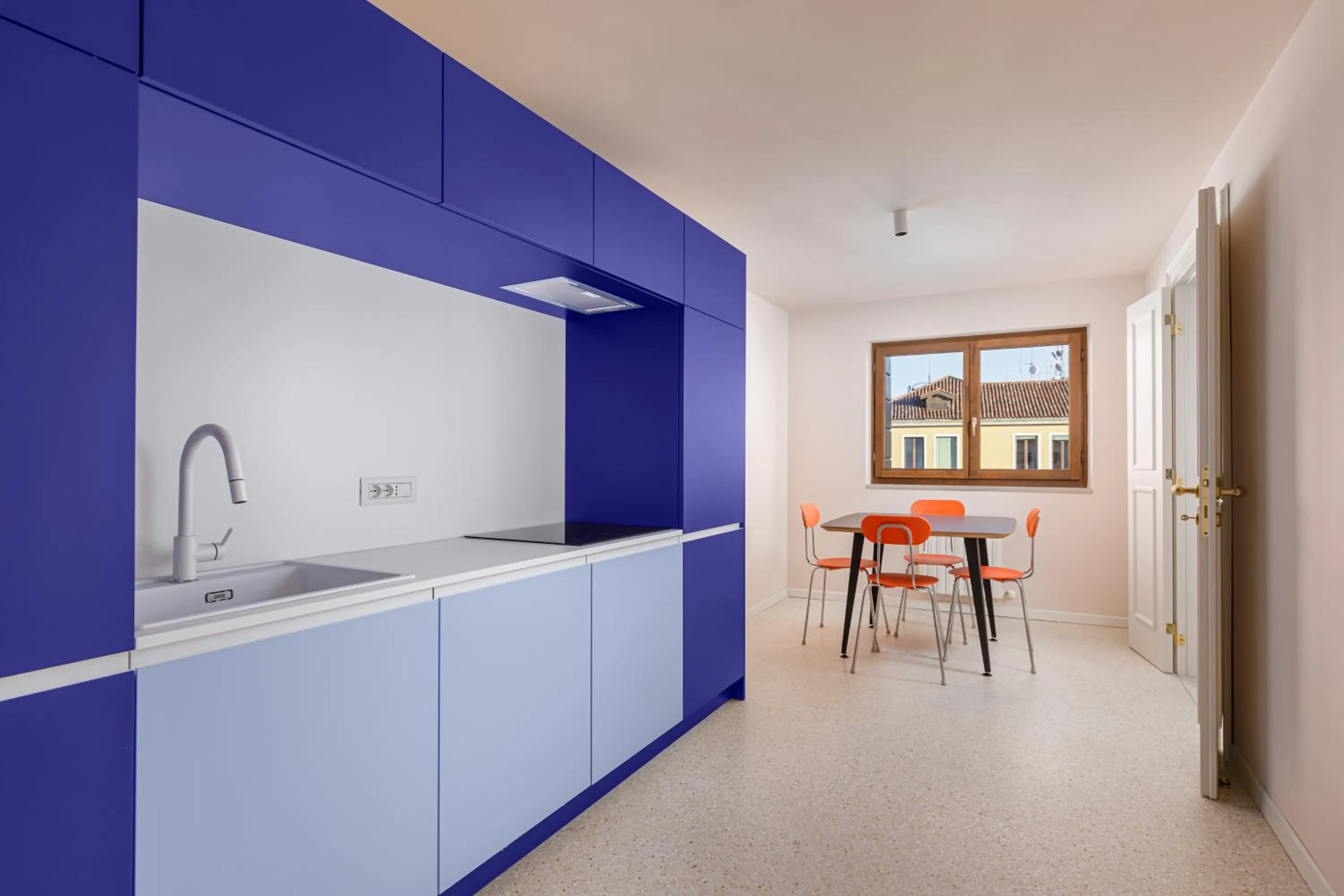Kitchen or kitchenette in Palazzo Dei Fiori by Room Mate