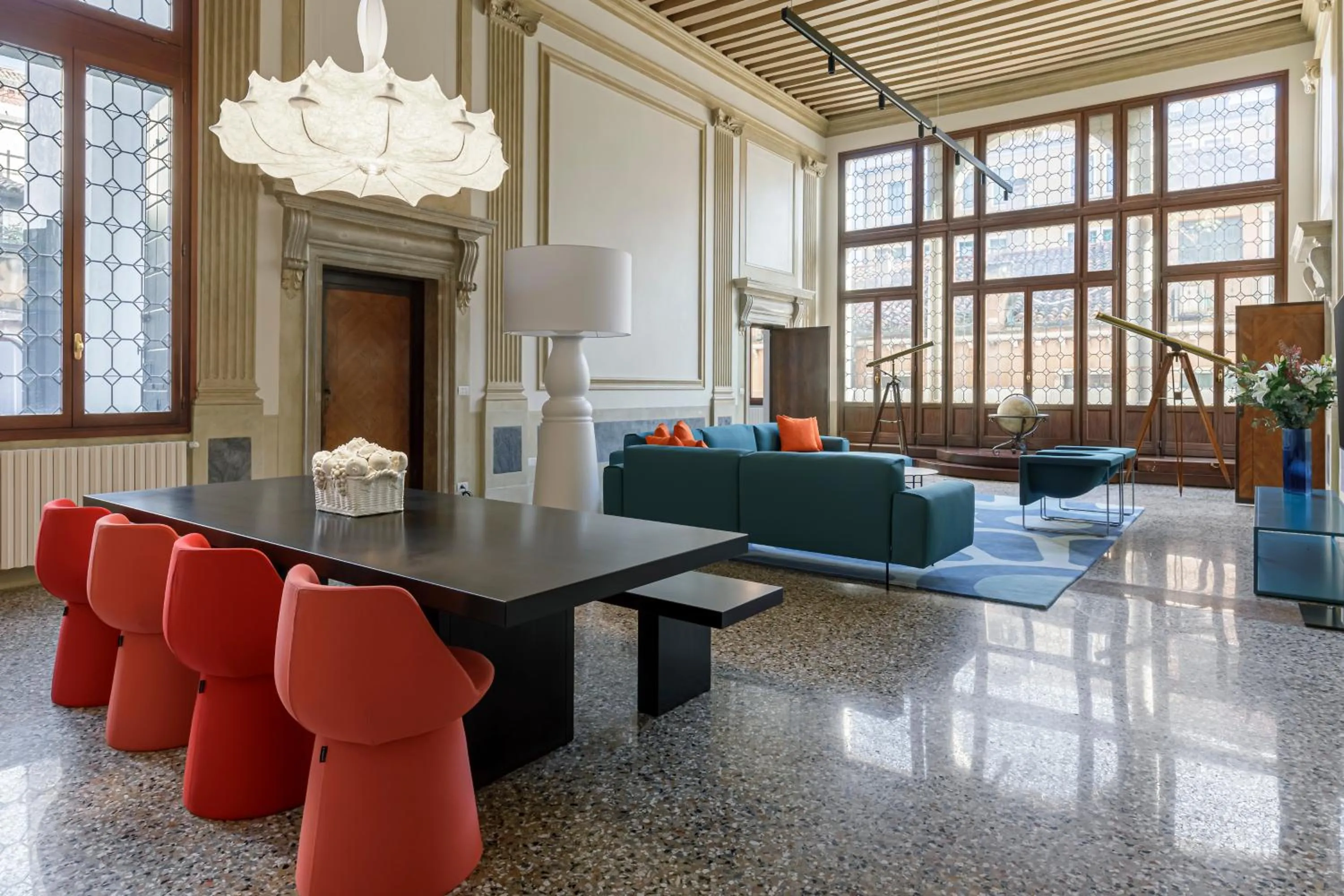 Living room in Palazzo Dei Fiori by Room Mate