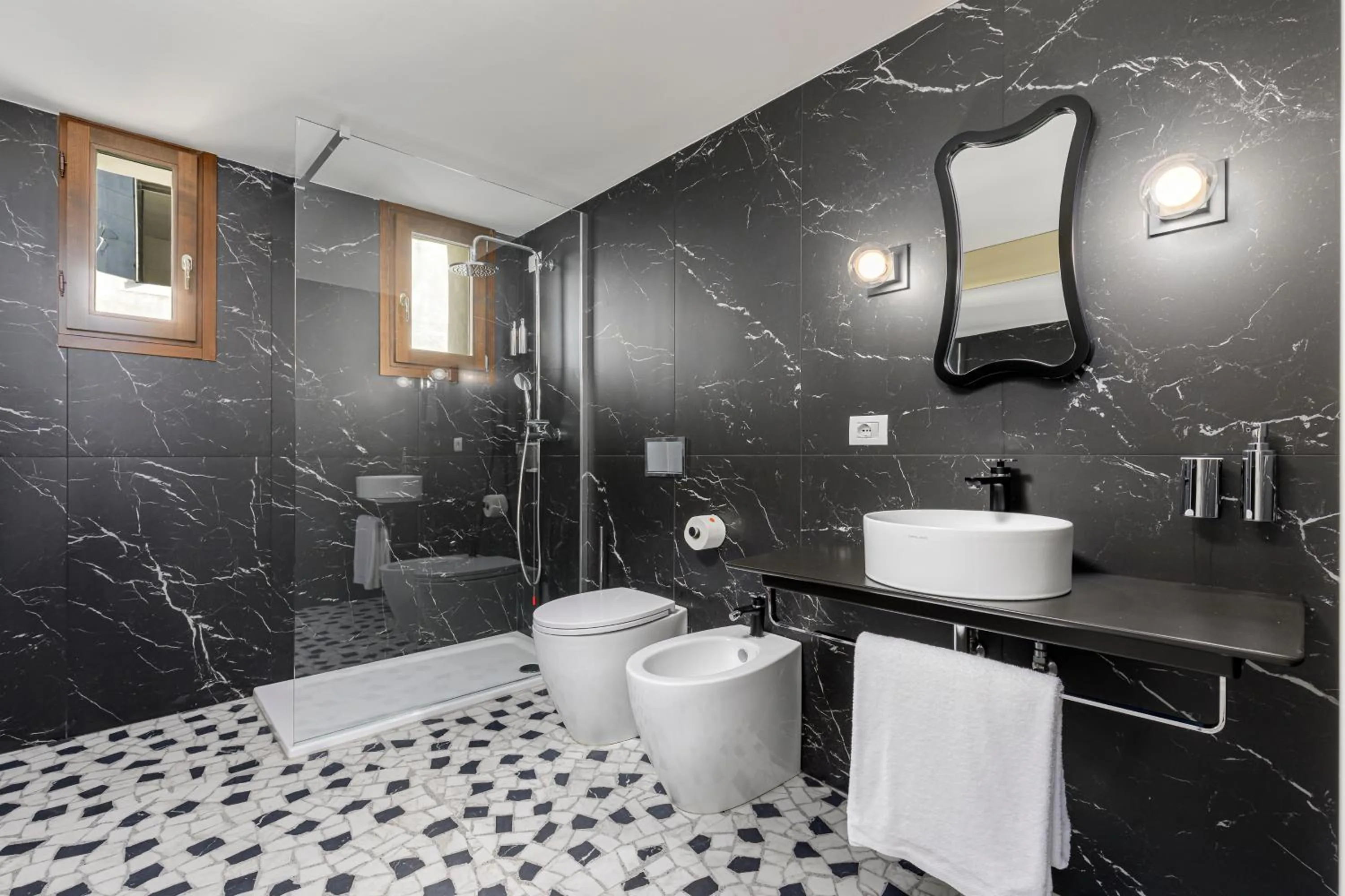 Shower in Palazzo Dei Fiori by Room Mate