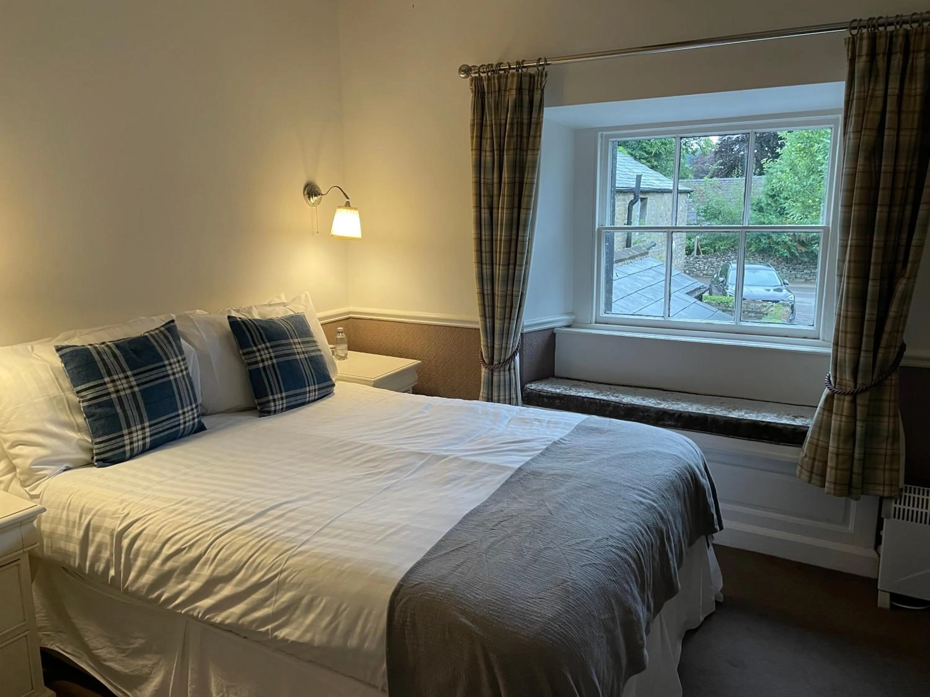 Bedroom, Bed in New Inn Hotel