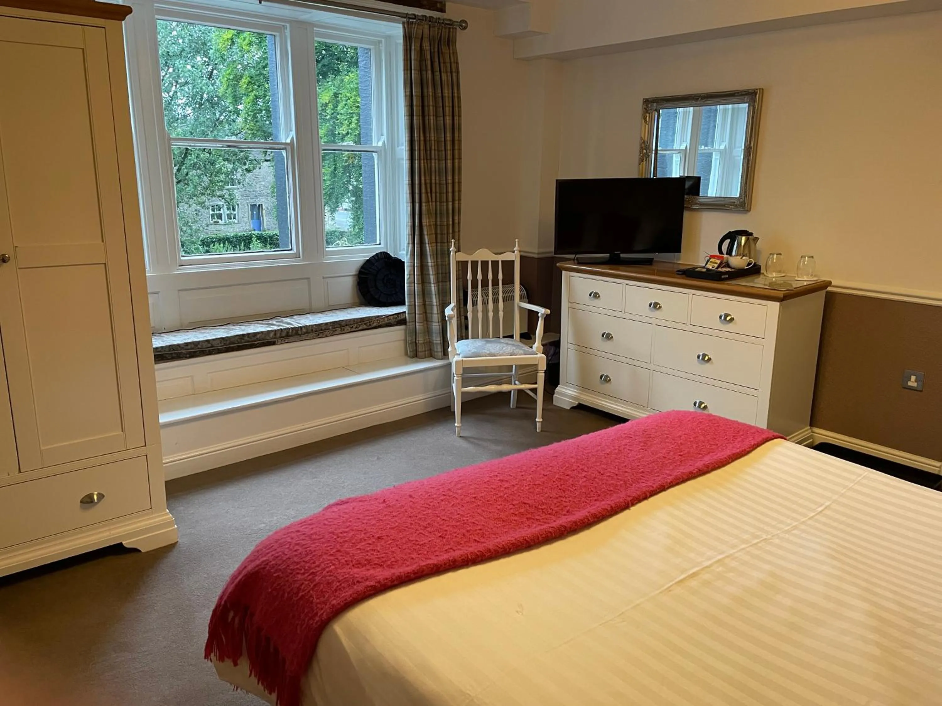 Bedroom, Bed in New Inn Hotel