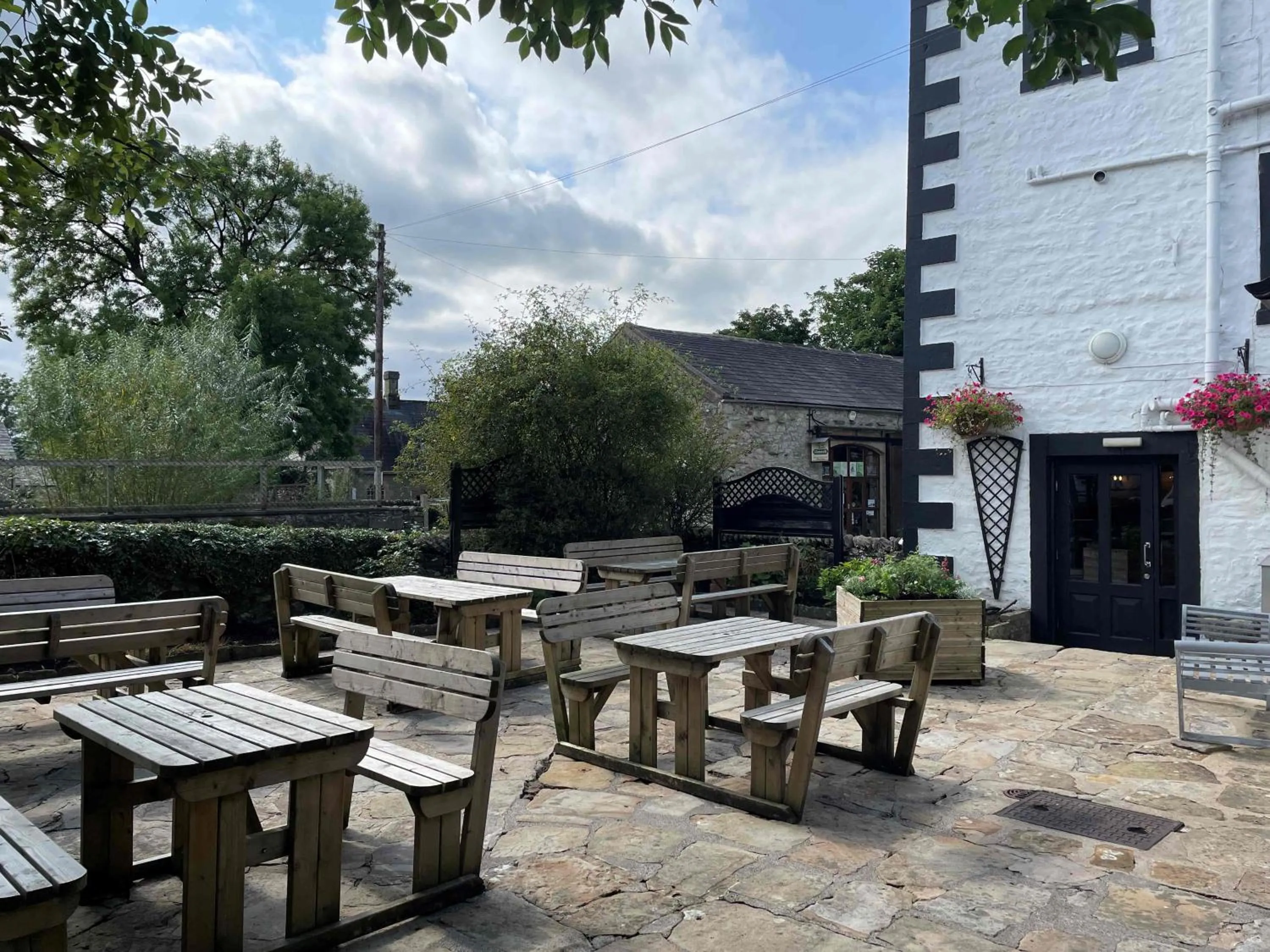 Garden in New Inn Hotel