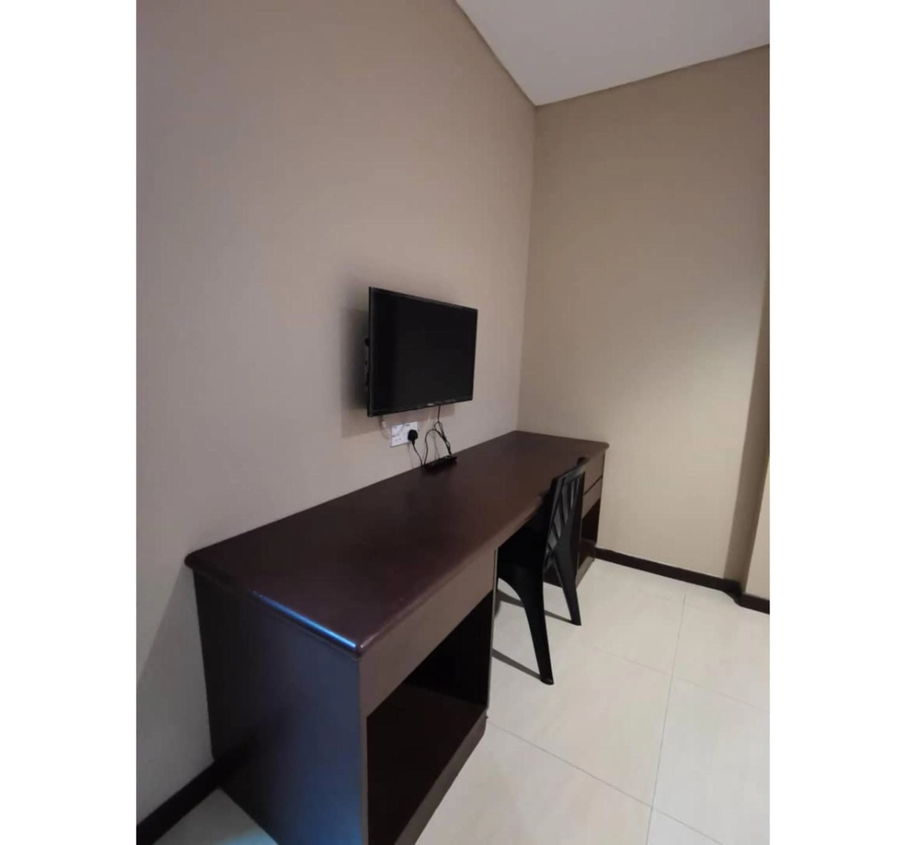 TV and multimedia in Hotel O Pavilion Inn Hotel