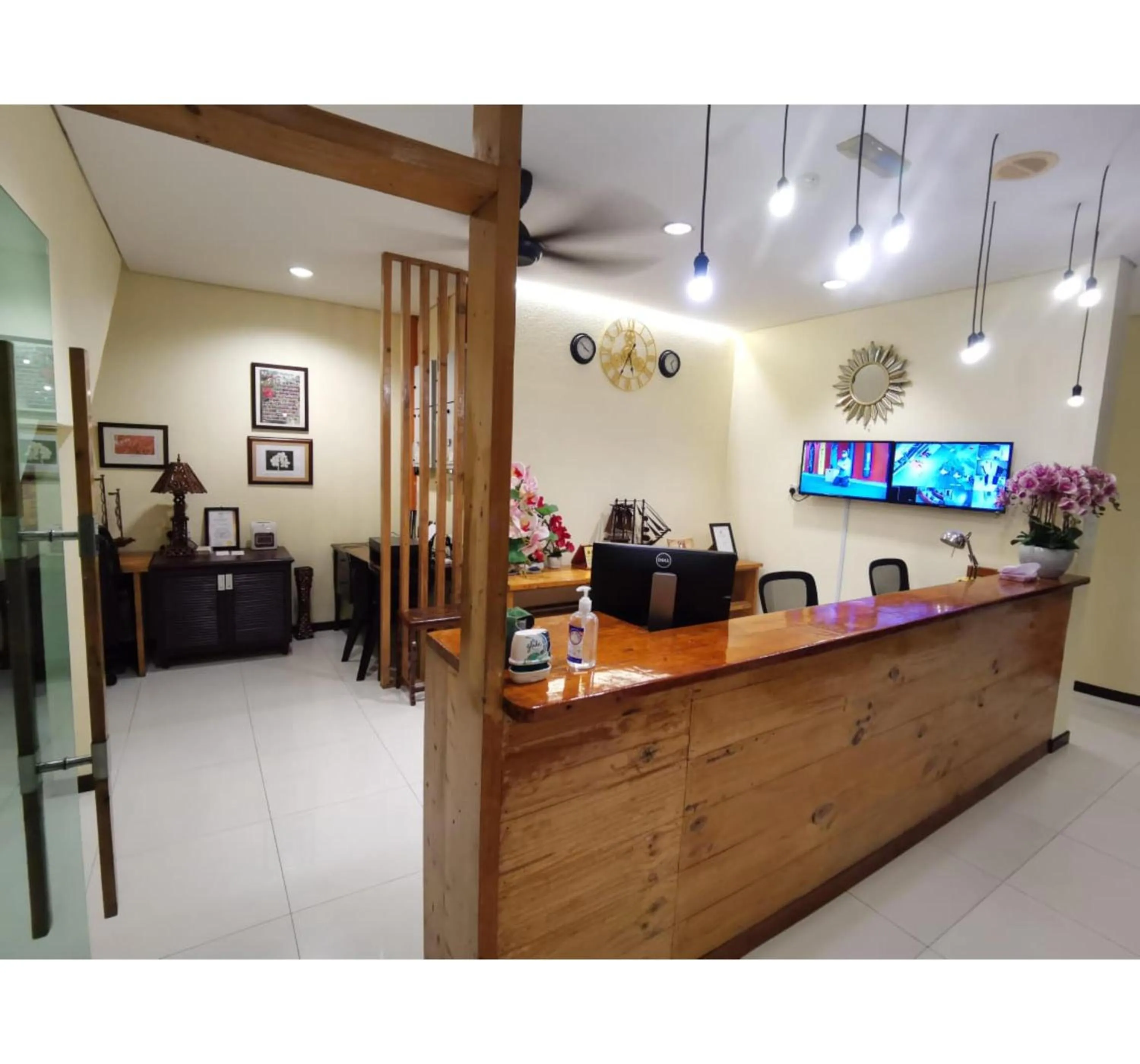 Lobby or reception in Hotel O Pavilion Inn Hotel