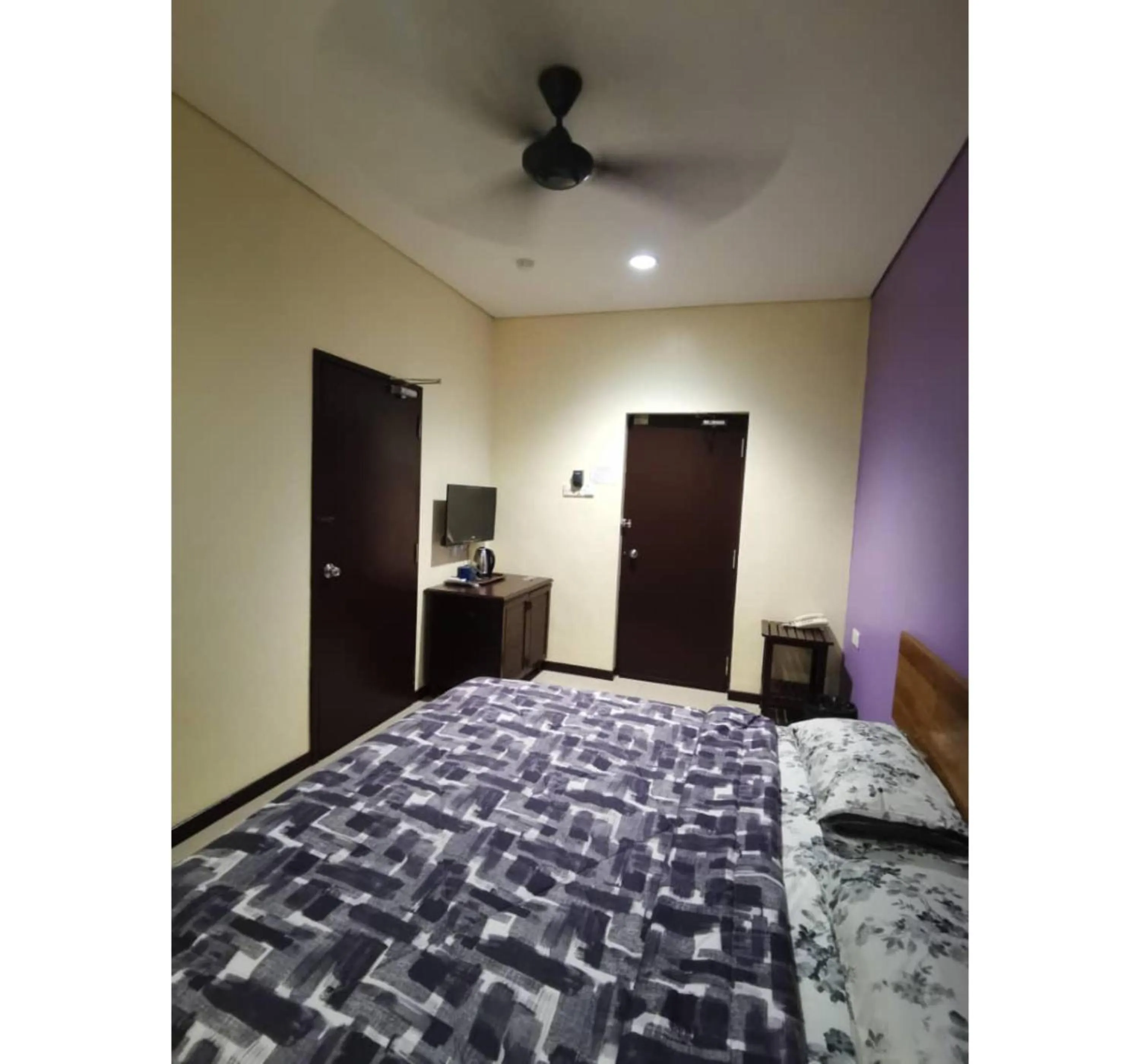 Bed in Hotel O Pavilion Inn Hotel