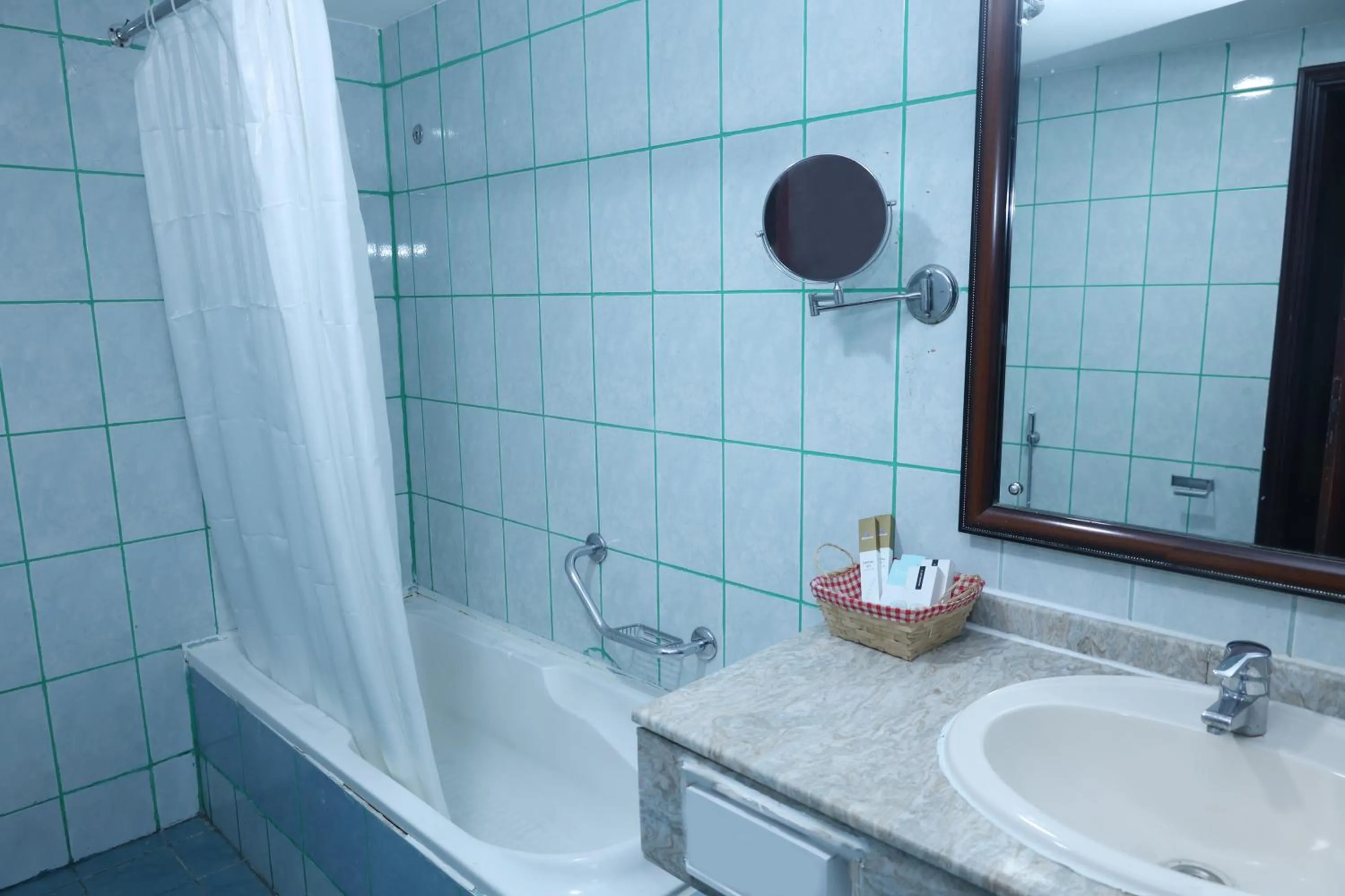 Bathroom in Claridge Hotel Dubai