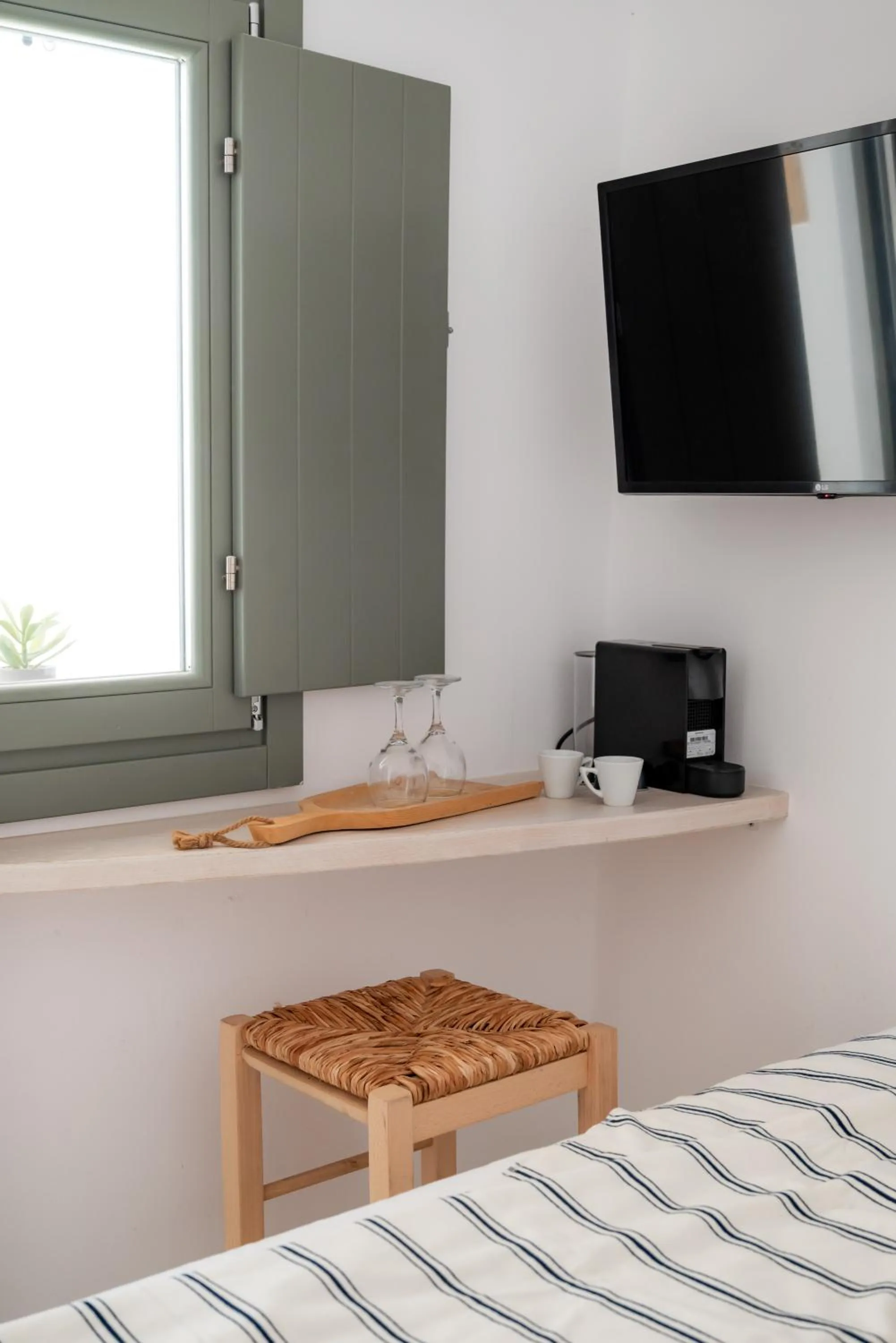 TV and multimedia, Bed in aníko suites White Alley