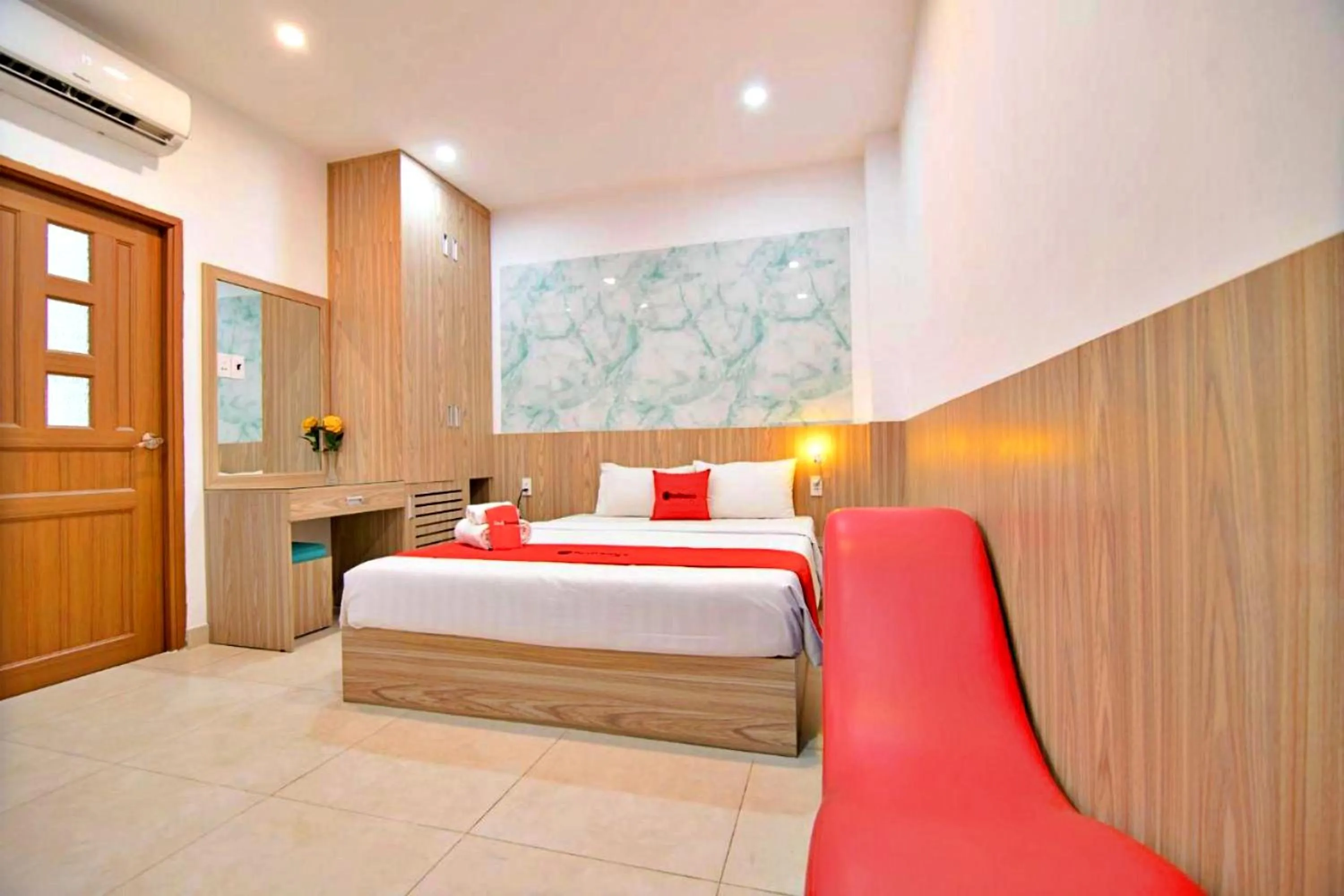 Bed in HANZ Love Hotel Tran Binh Trong