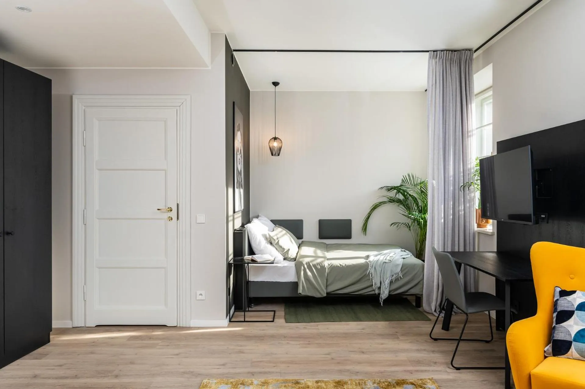 Photo of the whole room, Bed in MILESTONE Krakow Center Premium Living by Tribera