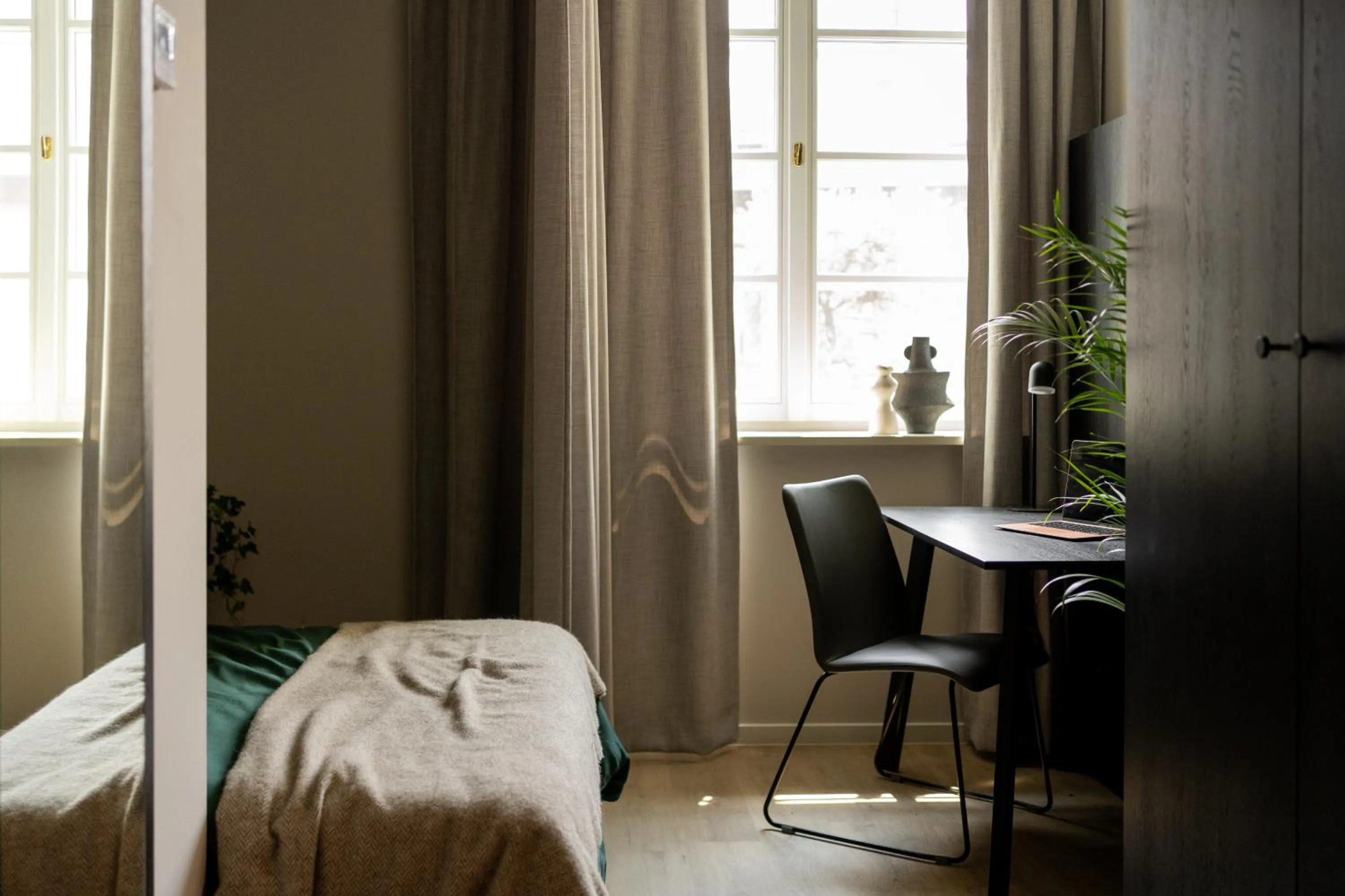 Photo of the whole room, Bed in MILESTONE Krakow Center Premium Living by Tribera