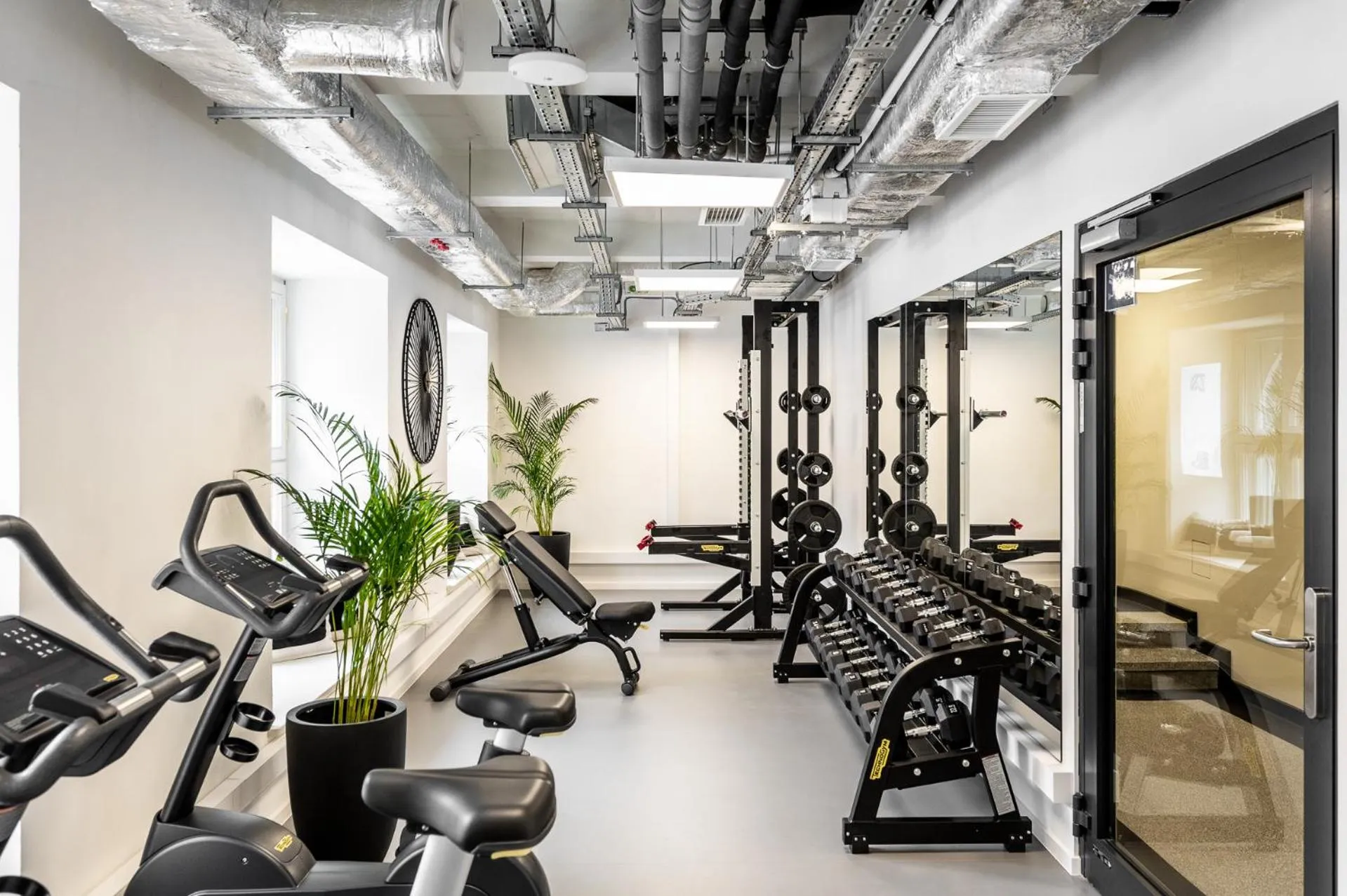 Fitness centre/facilities in MILESTONE Krakow Center Premium Living by Tribera