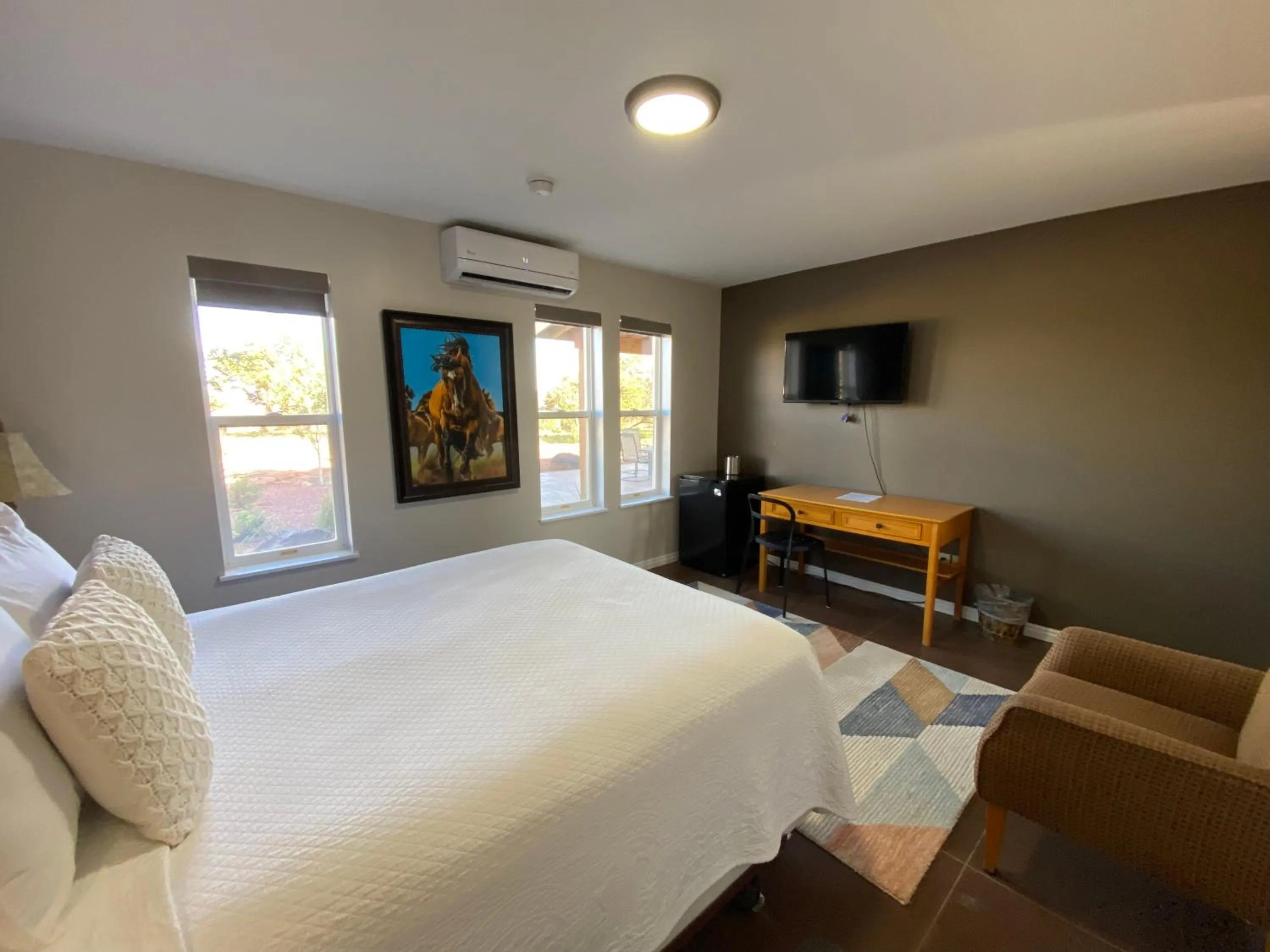 TV and multimedia, Bed in SkyRidge Inn