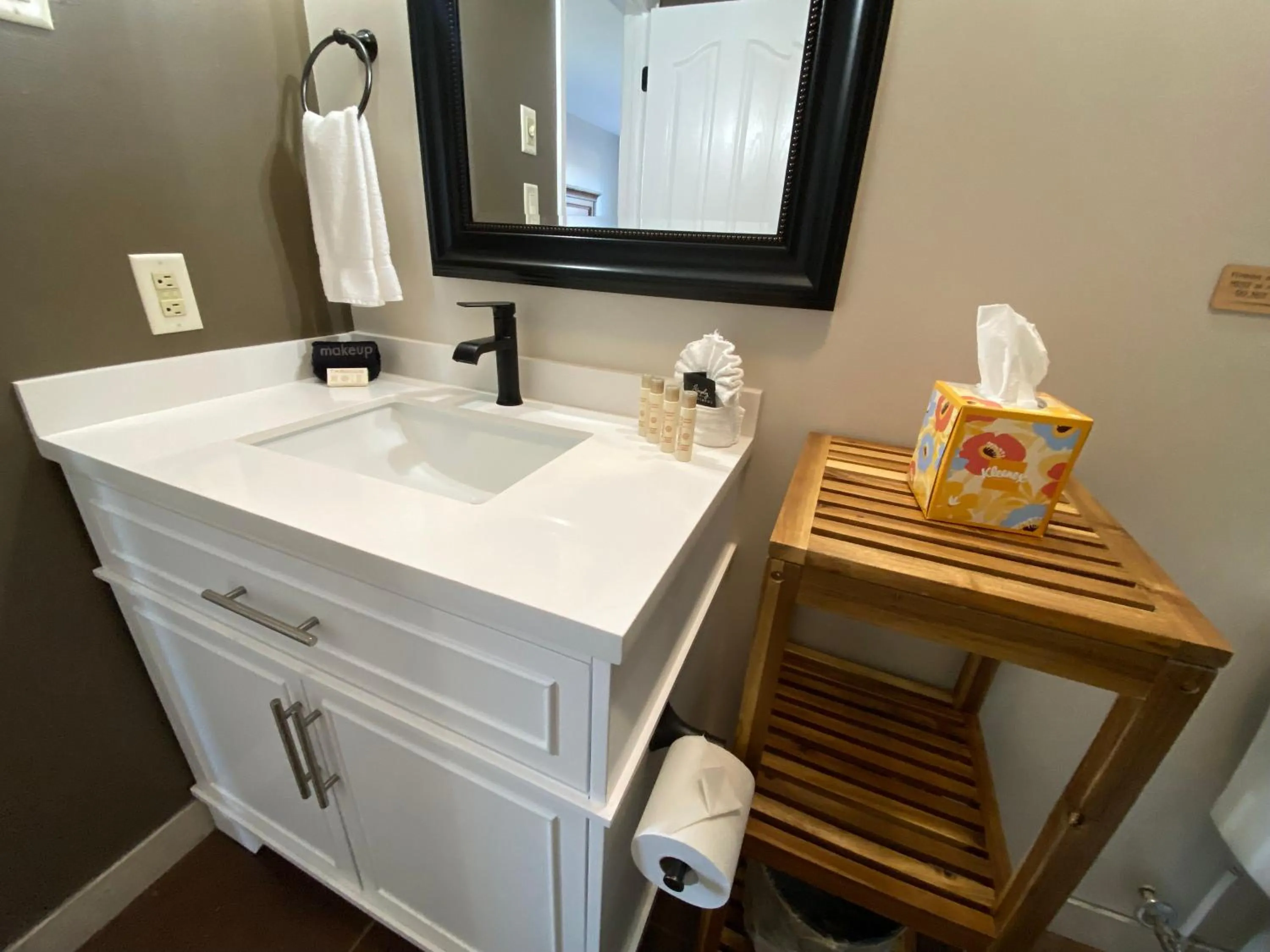 Bathroom in SkyRidge Inn
