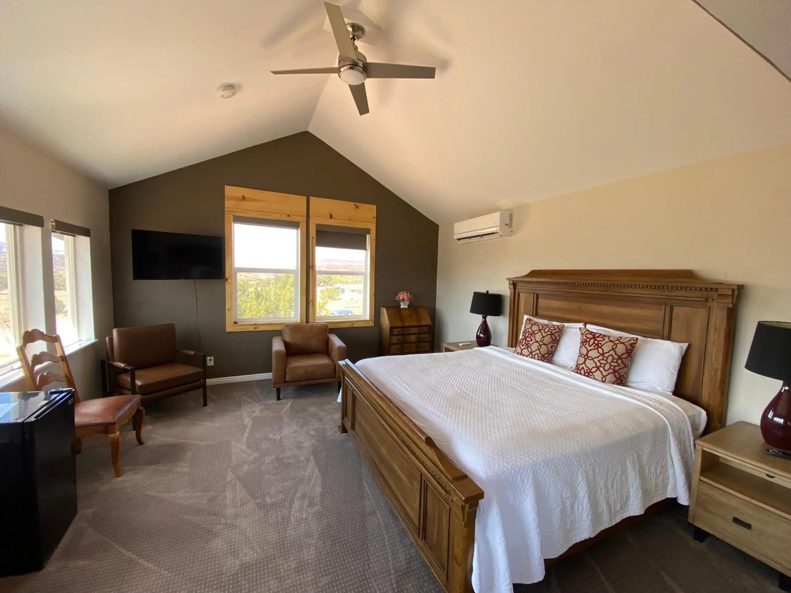 King Room with Balcony in SkyRidge Inn King Room with Balcony in SkyRidge Inn