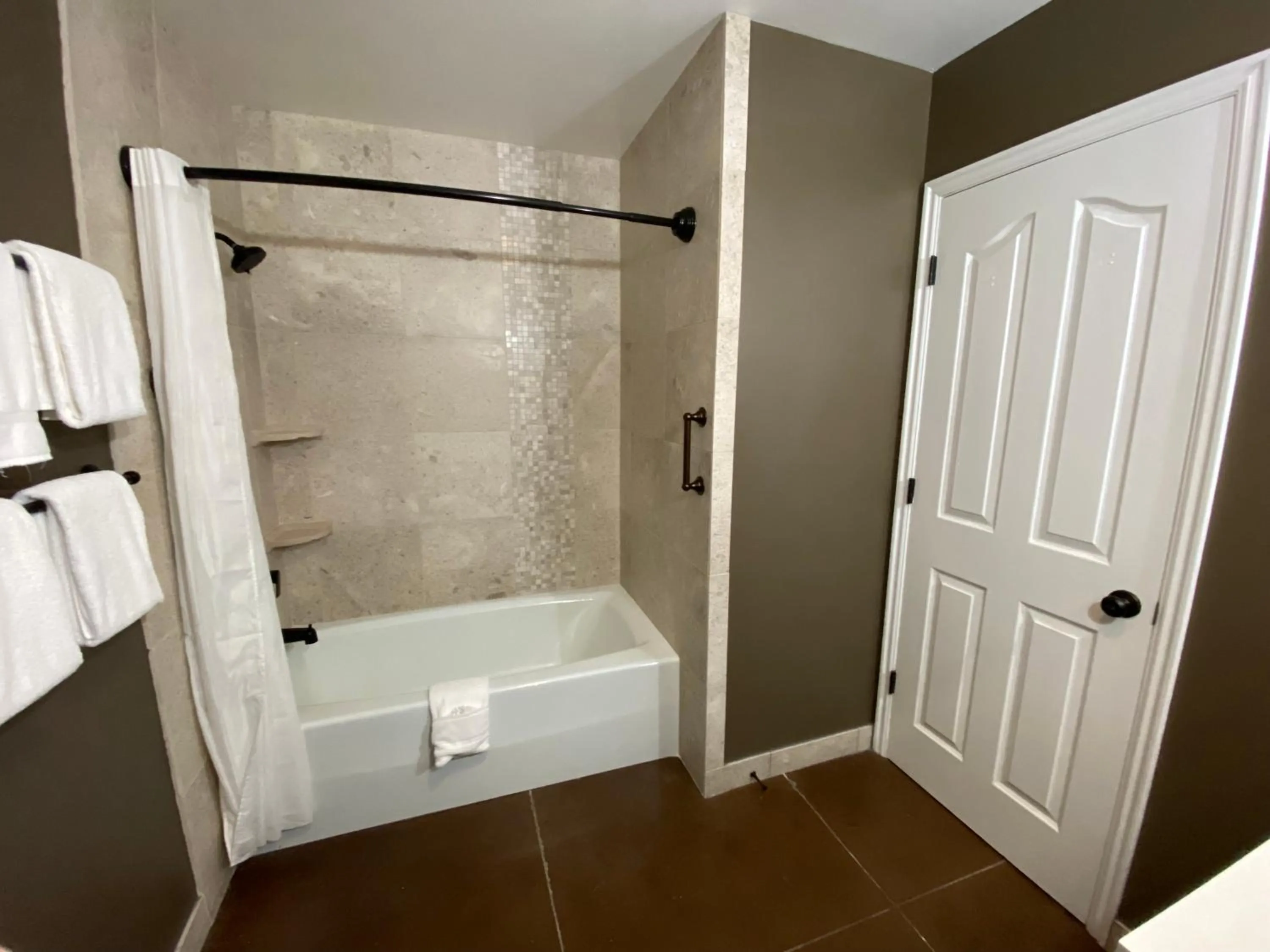 Shower in SkyRidge Inn