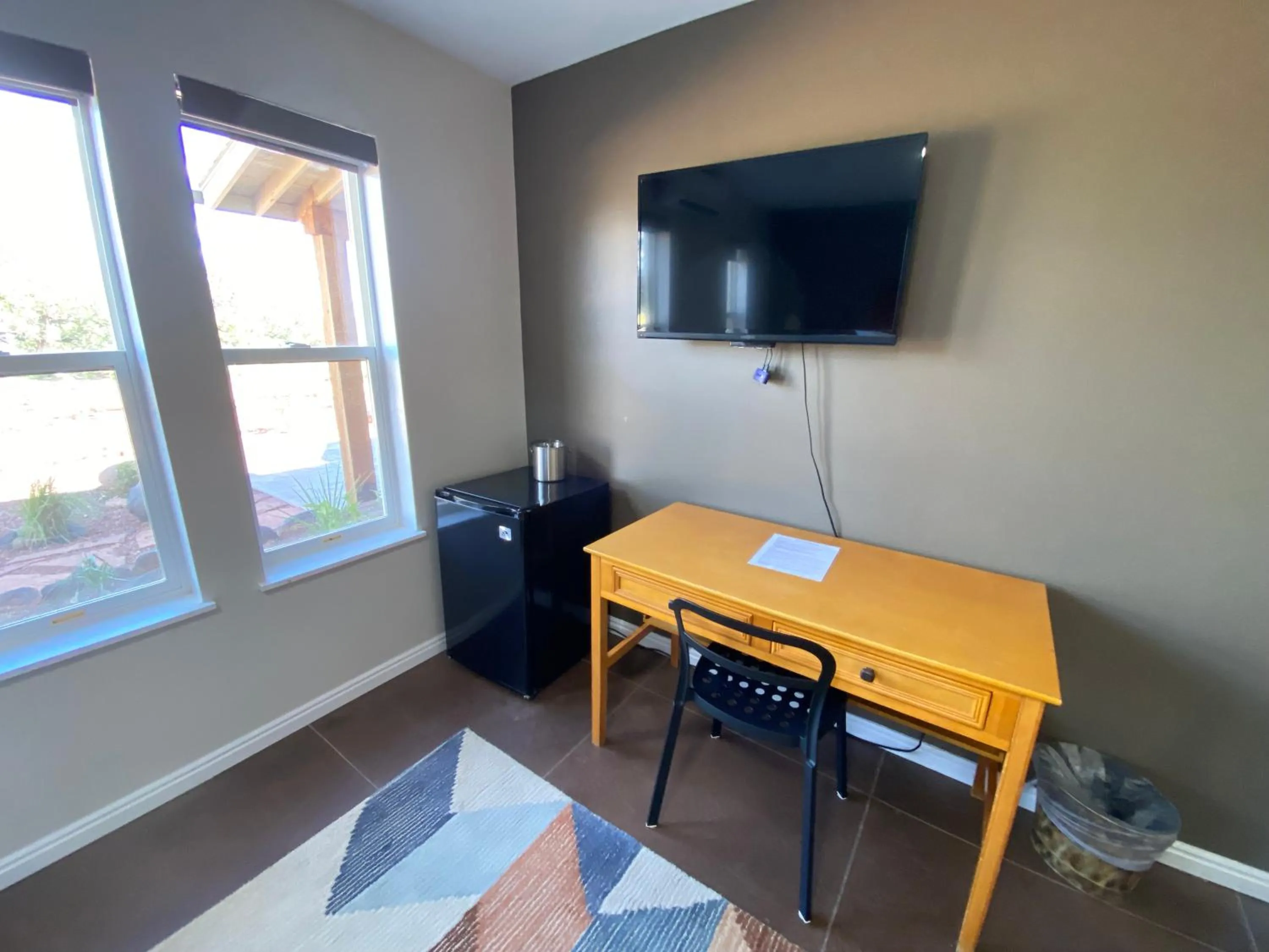 TV and multimedia in SkyRidge Inn