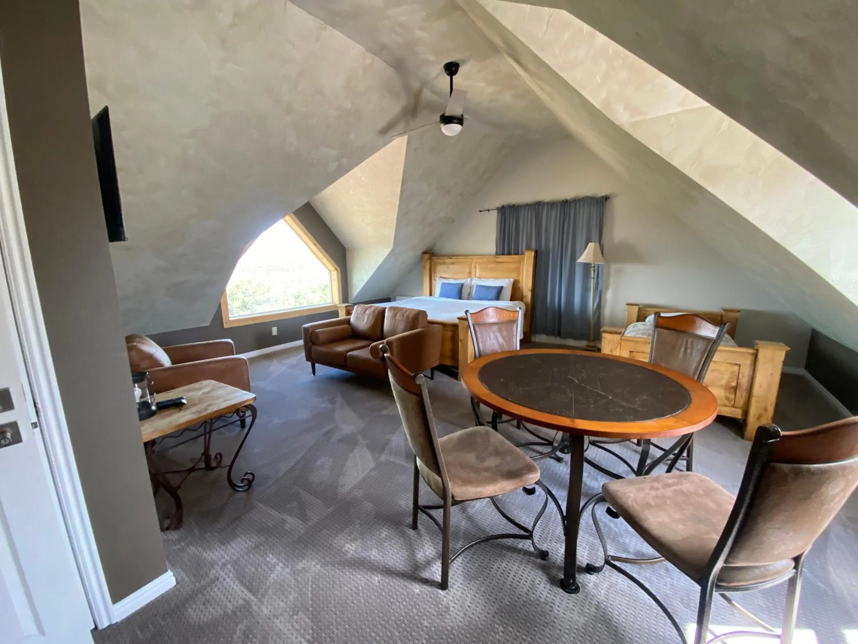 Photo of the whole room in SkyRidge Inn