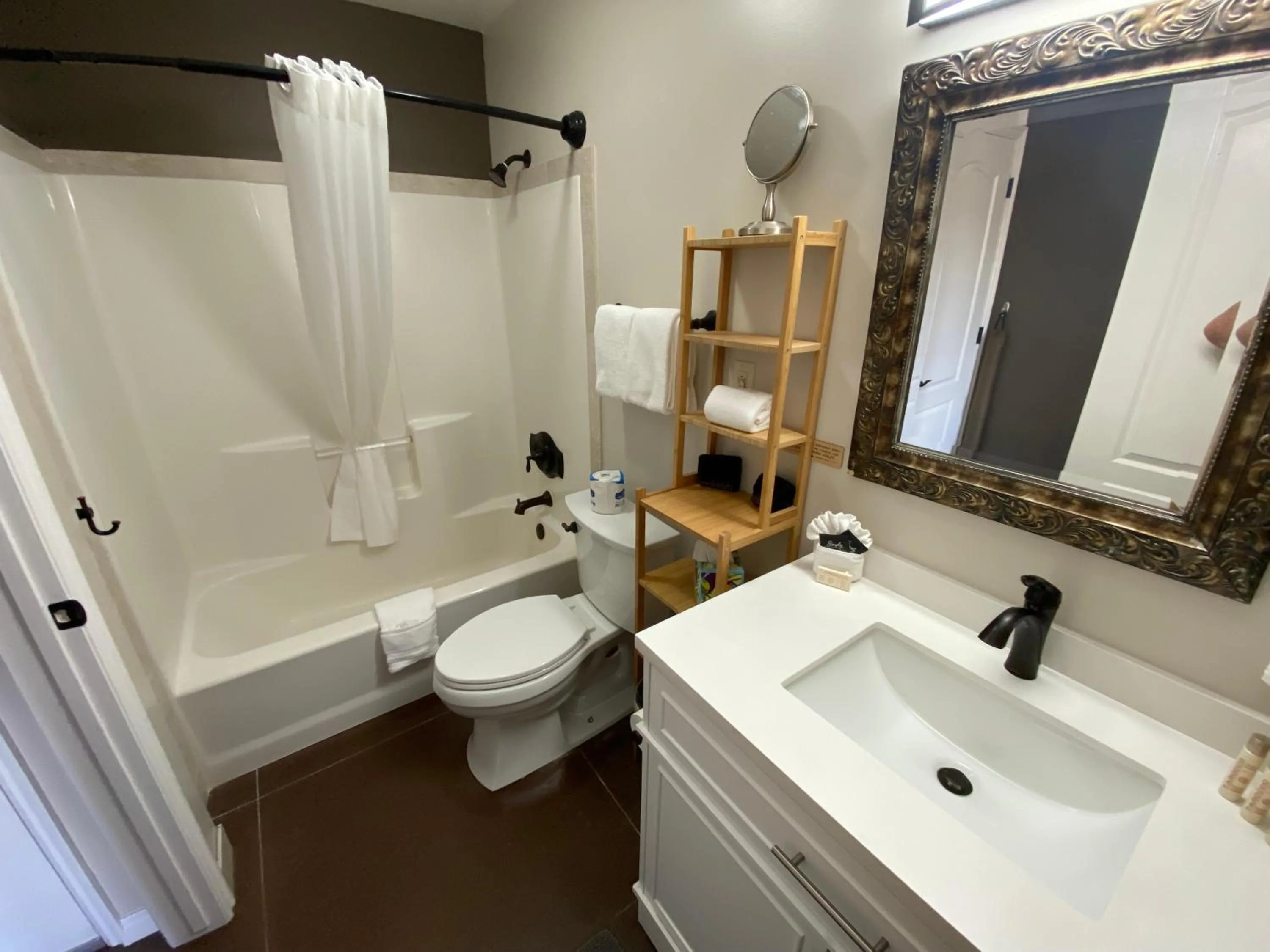 Shower in SkyRidge Inn