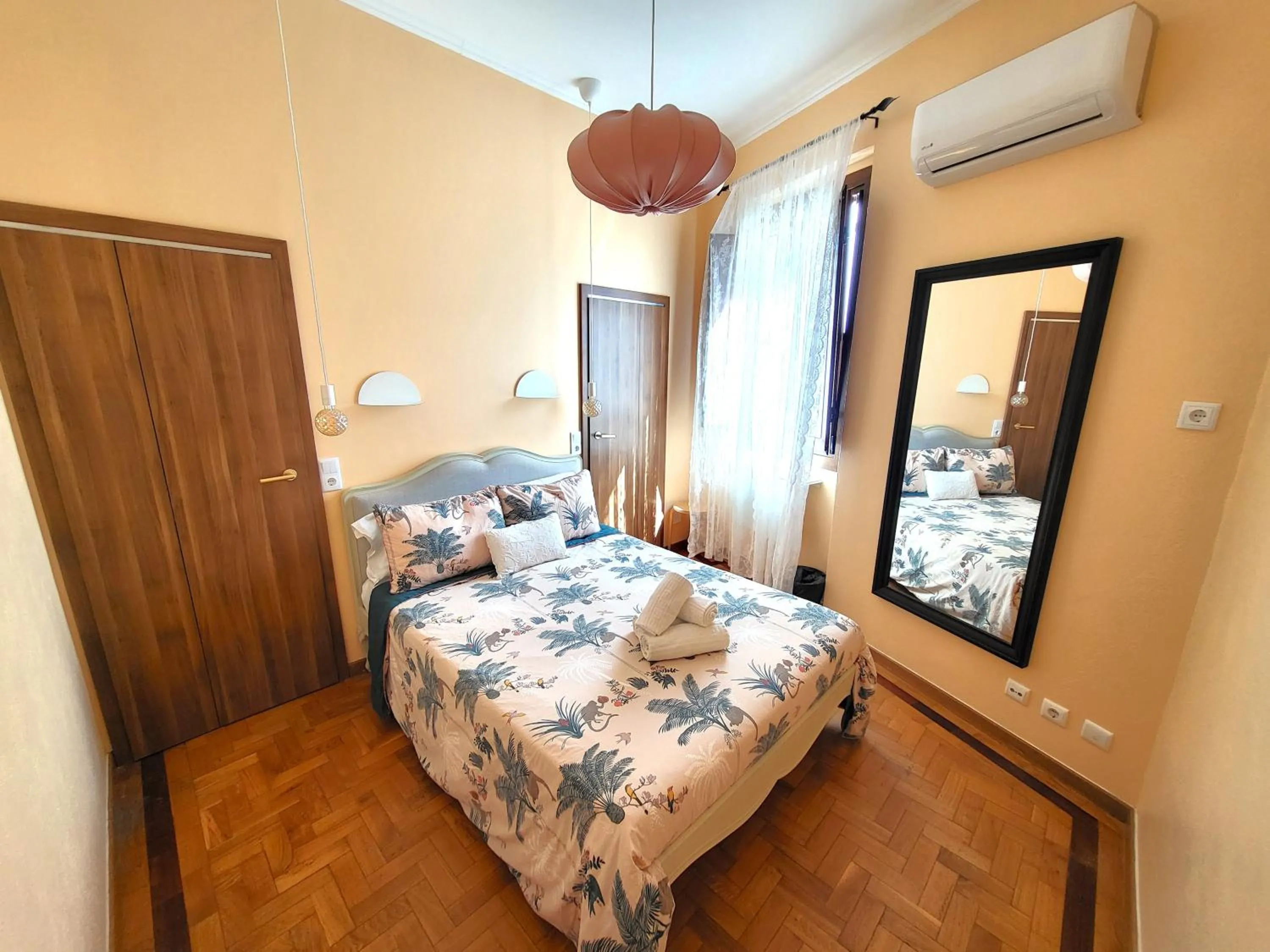 Bedroom, Bed in Sunlight House