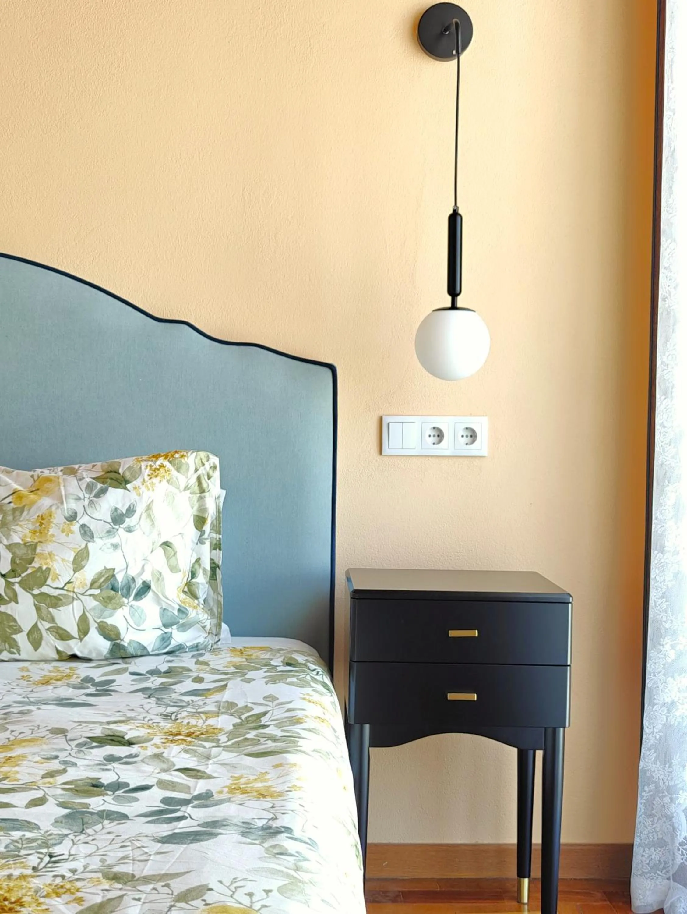 Bedroom, Bed in Sunlight House