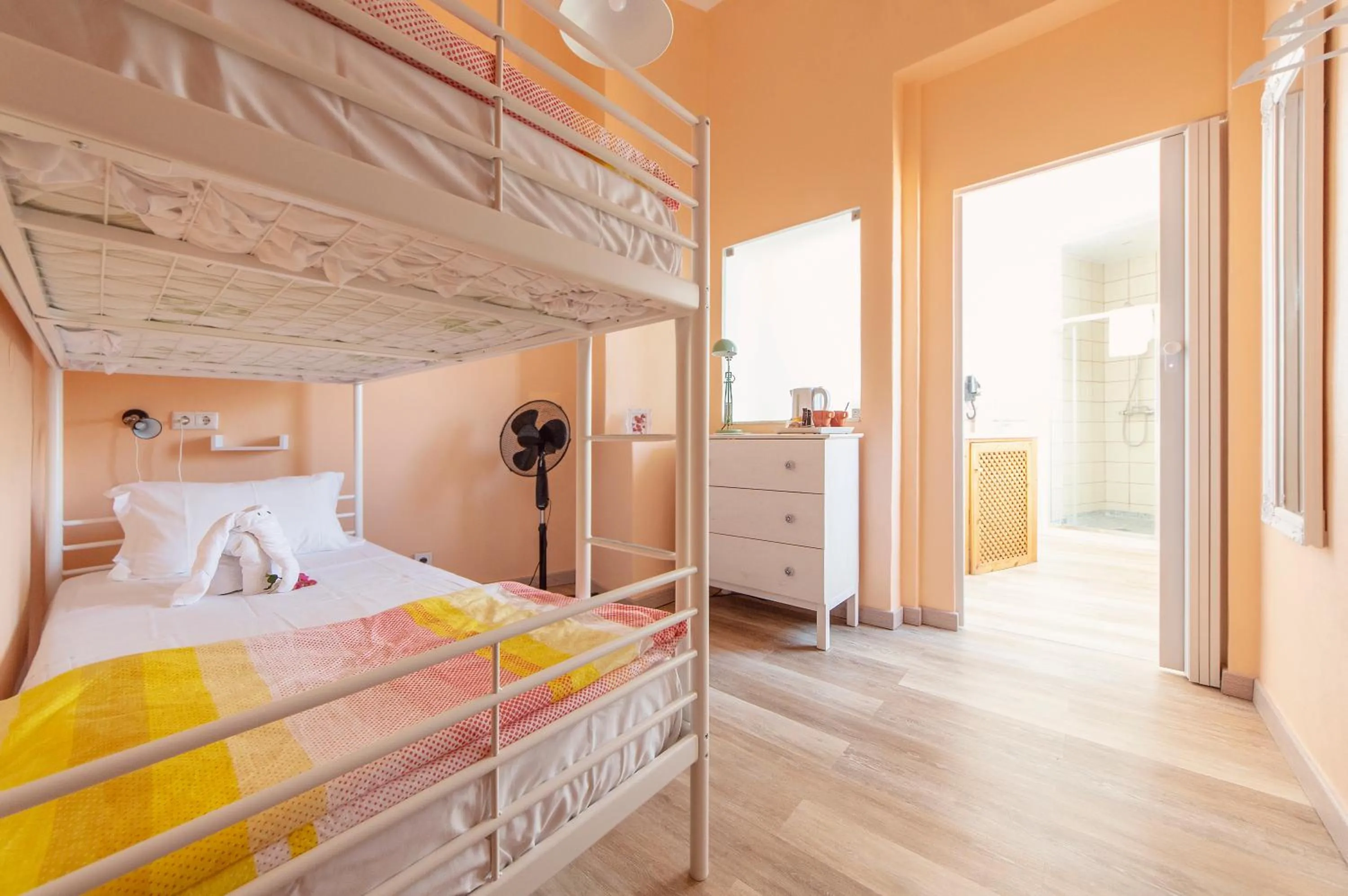 Bedroom, Bed in Sunlight House