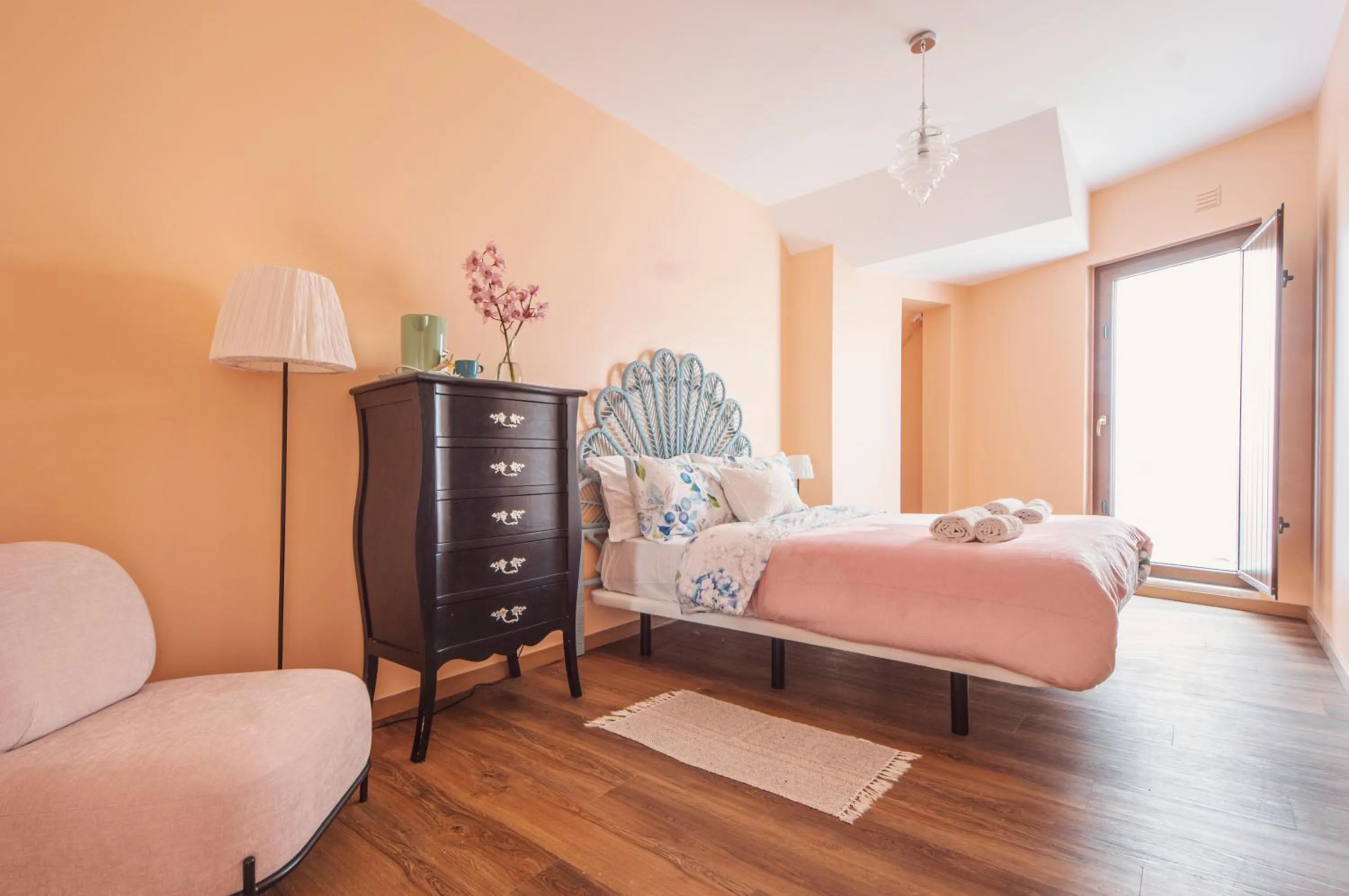 Photo of the whole room, Bed in Sunlight House