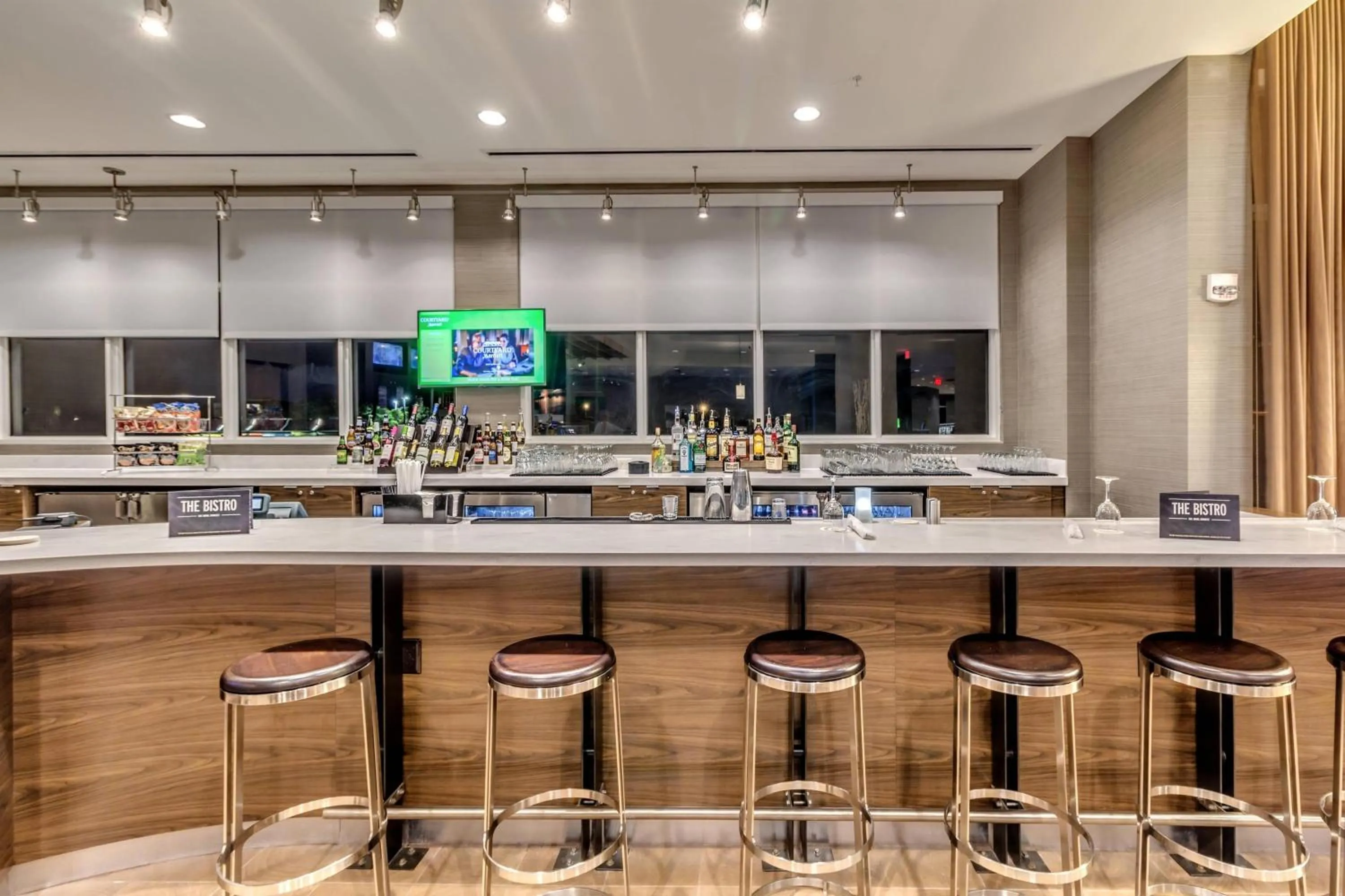 Lounge or bar in Courtyard by Marriott St. Petersburg Clearwater/Madeira Beach