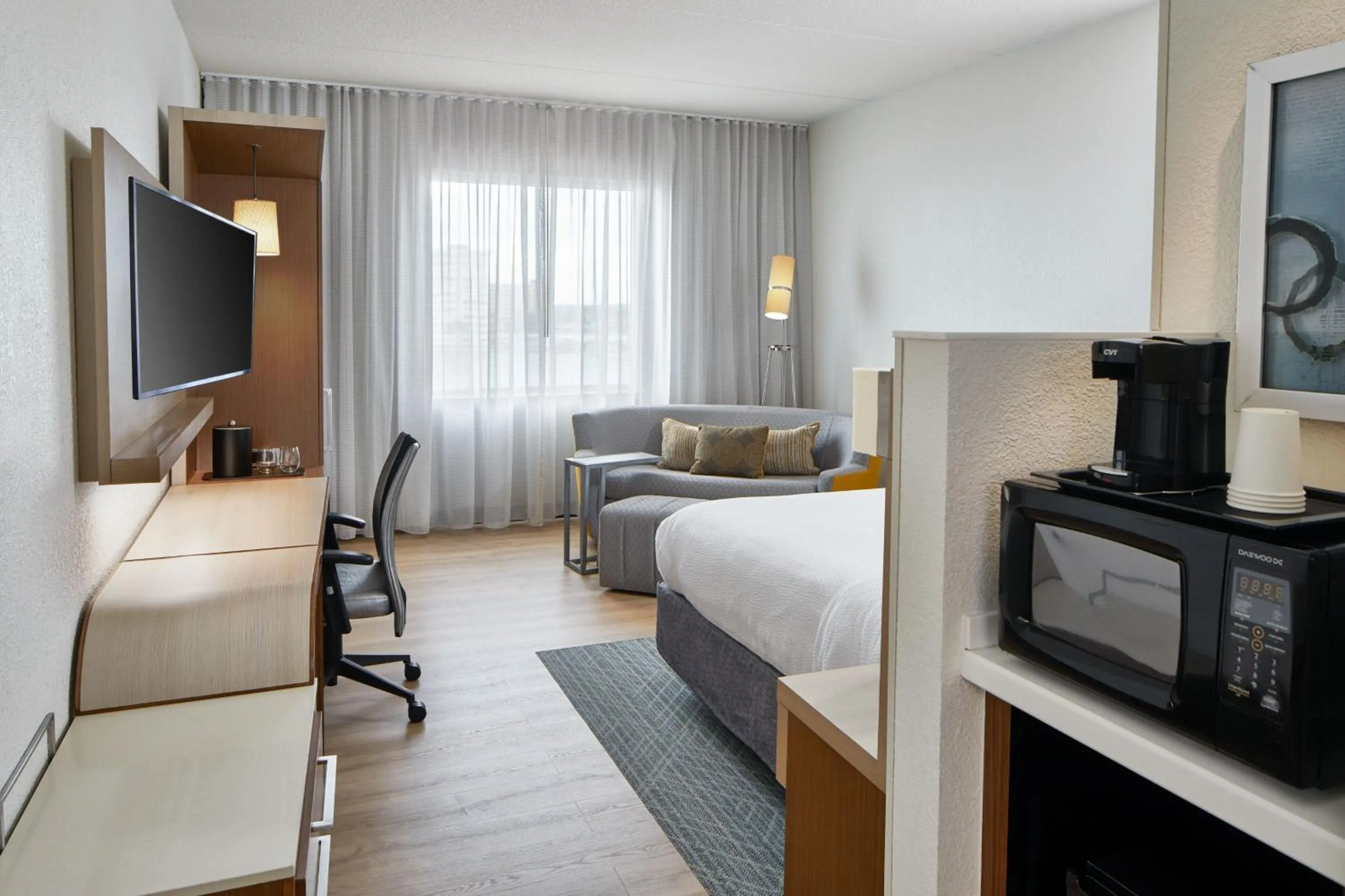 Photo of the whole room, Bed in Courtyard by Marriott St. Petersburg Clearwater/Madeira Beach