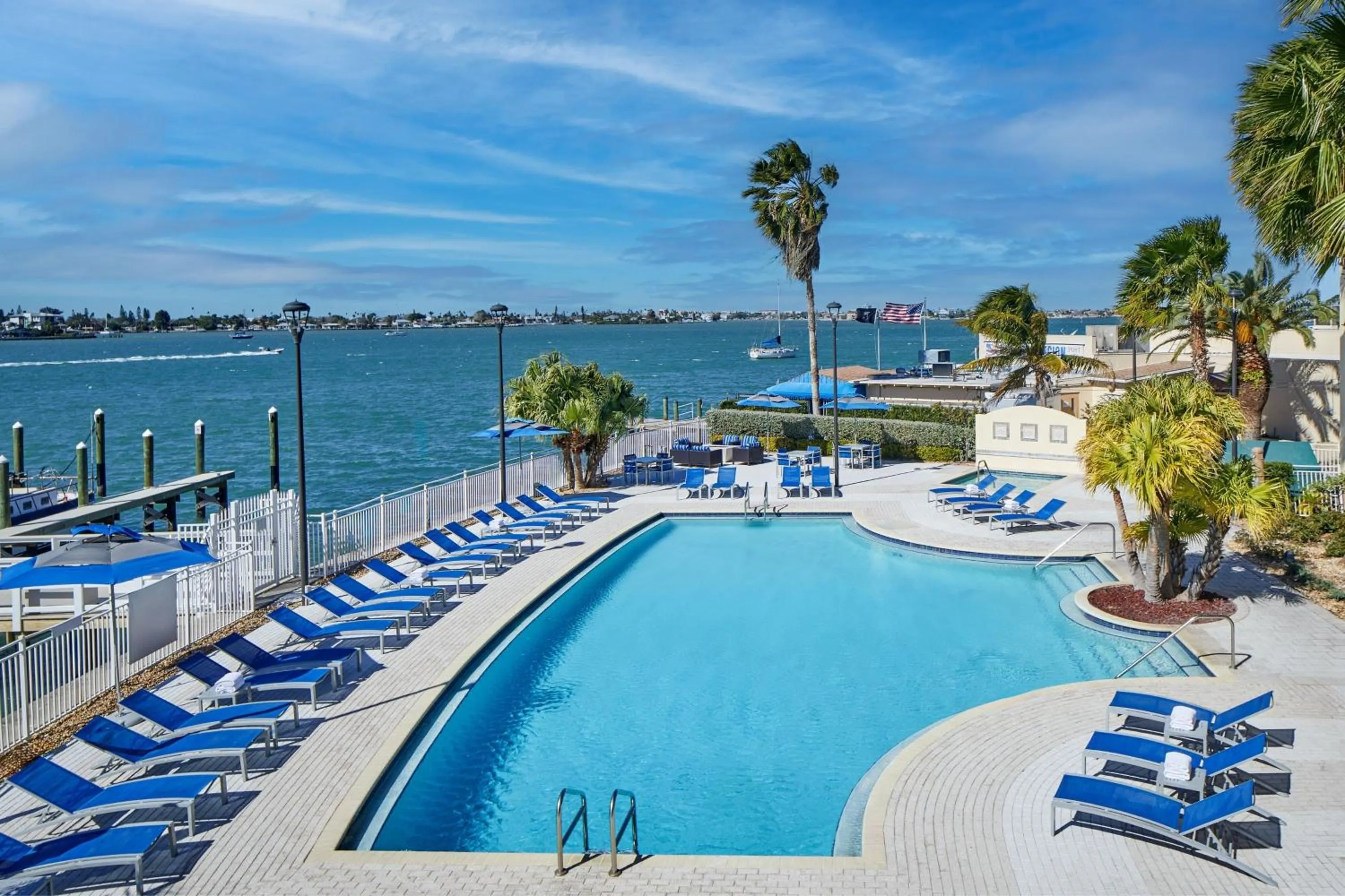 Swimming pool in Courtyard by Marriott St. Petersburg Clearwater/Madeira Beach