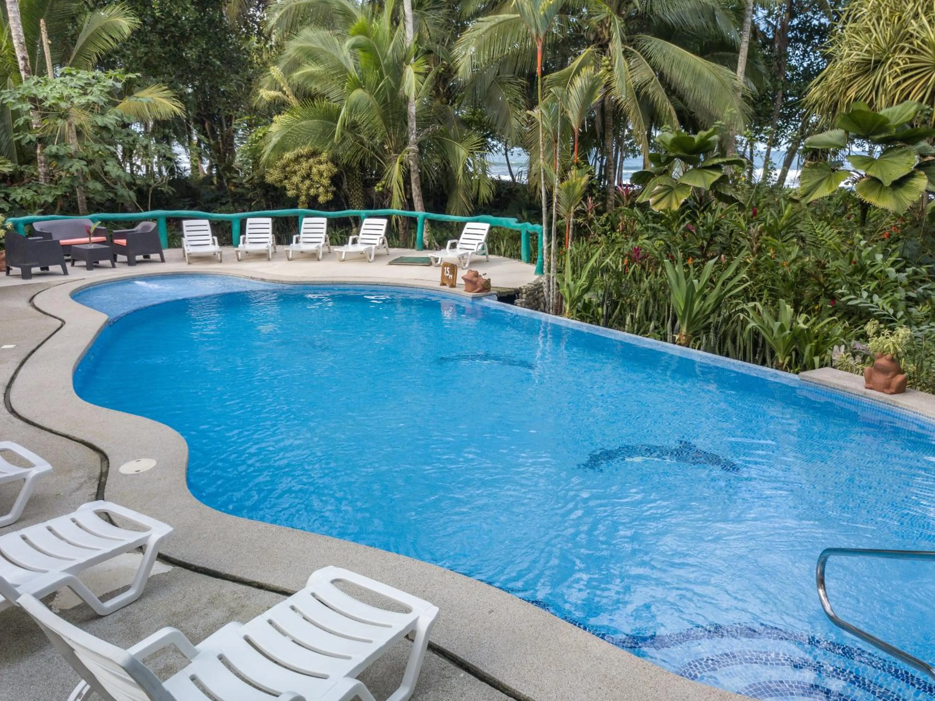 Swimming pool in La Diosa Nature Lodge