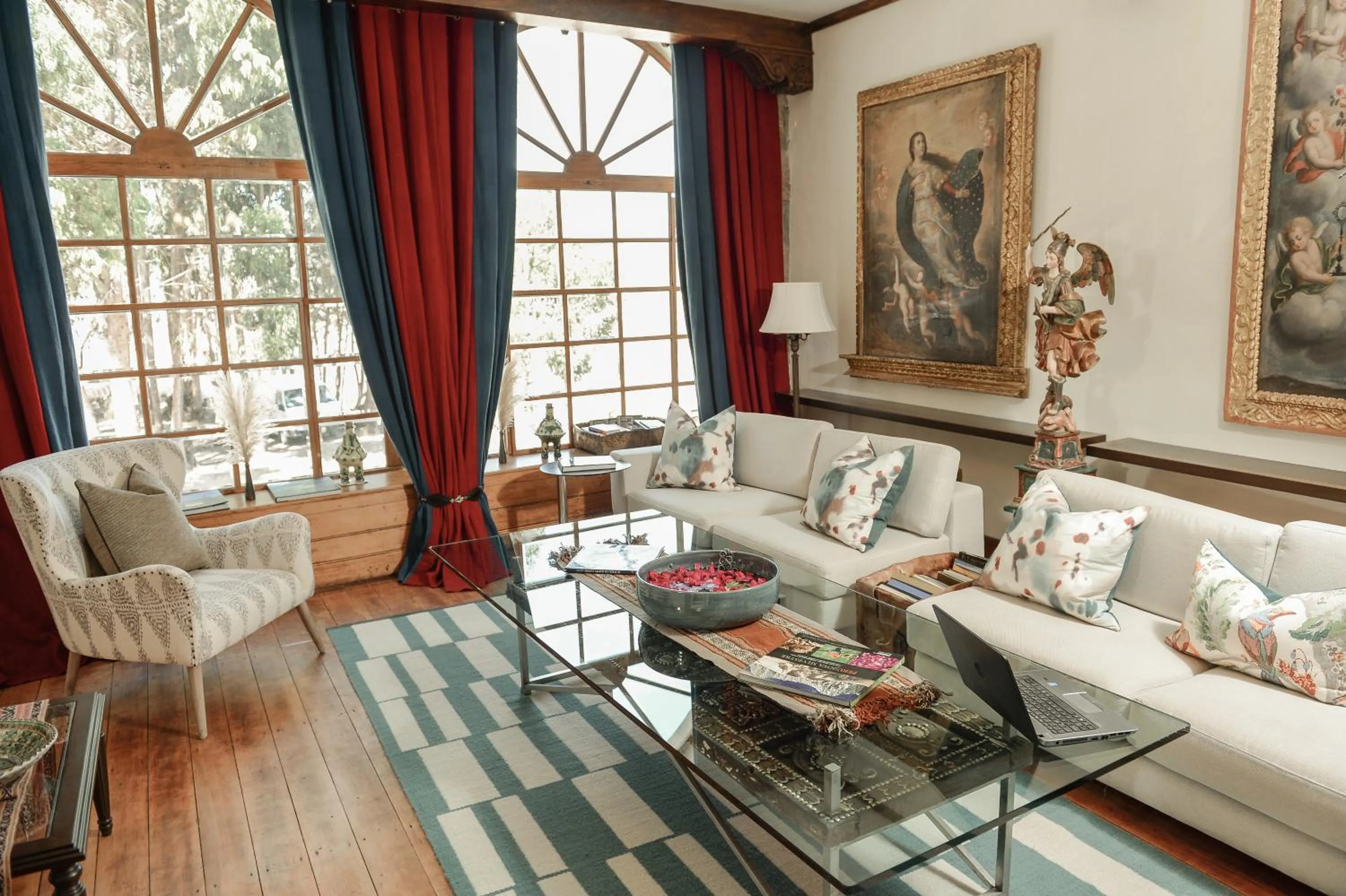 Communal lounge/ TV room in Palacio Manco Capac by Ananay Hotels