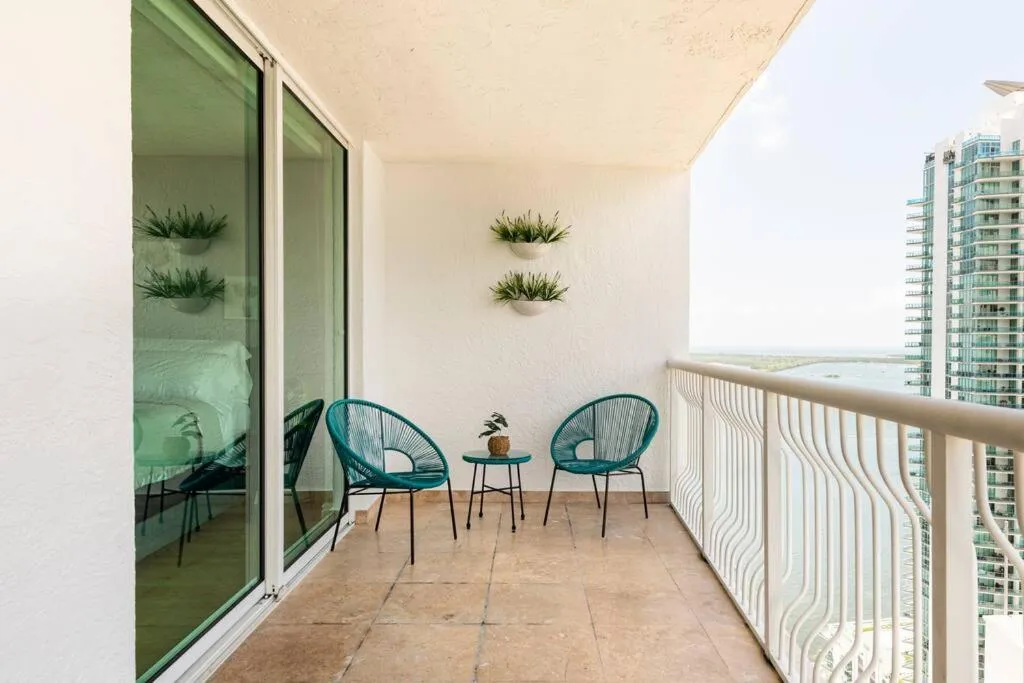 Balcony/Terrace in Brickell Center w/City & Bay View + FREE Parking!