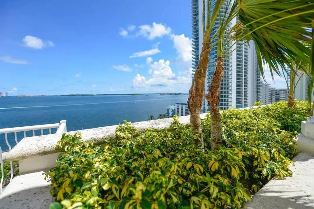 Day in Brickell Center w/City & Bay View + FREE Parking!