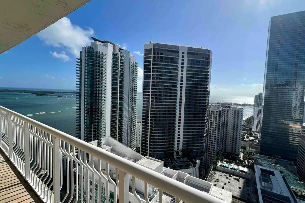 Day in Brickell Center w/City & Bay View + FREE Parking!