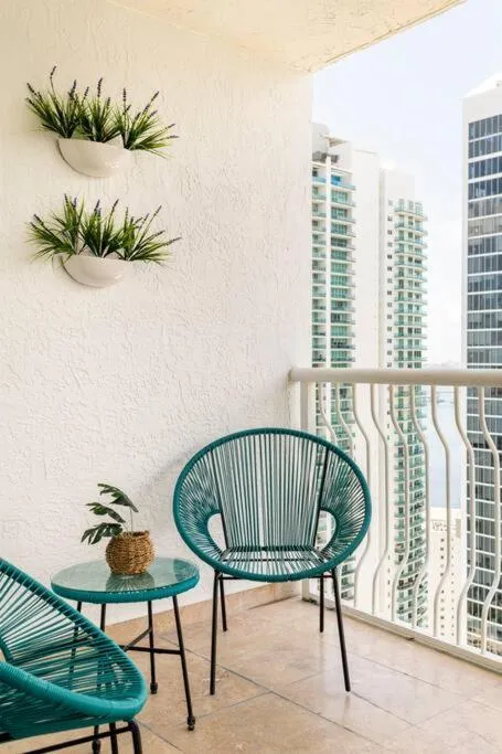 Balcony/Terrace in Brickell Center w/City & Bay View + FREE Parking!