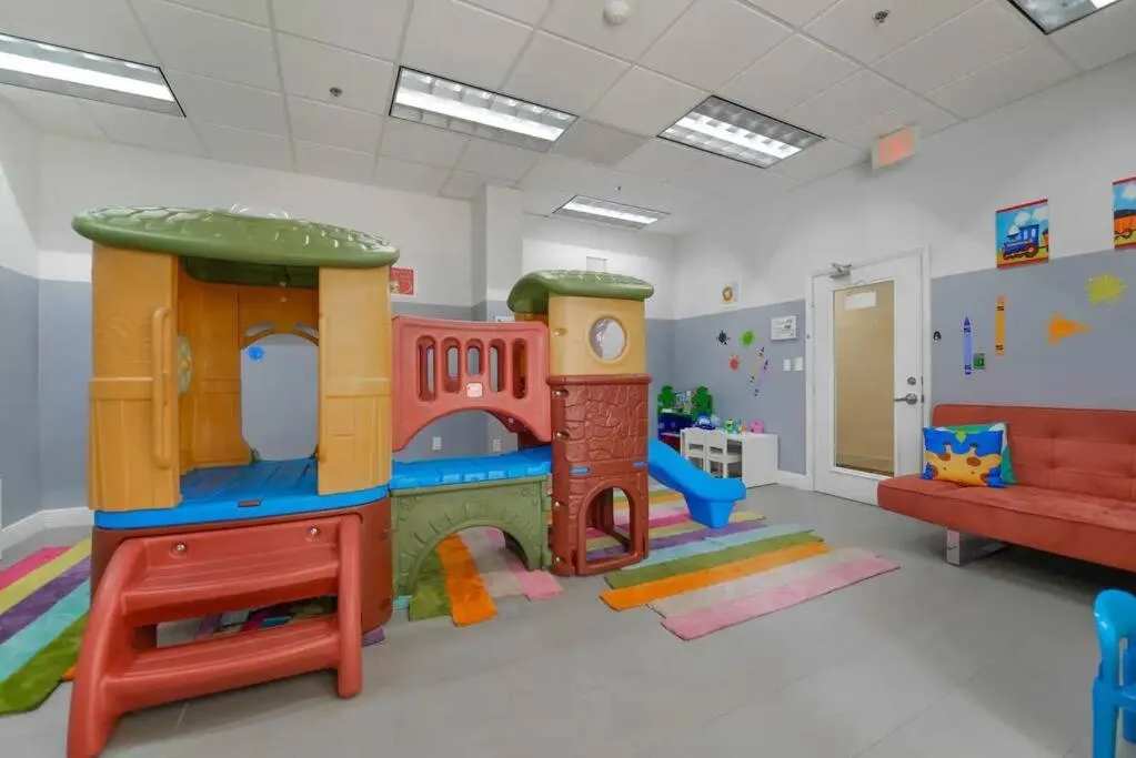 Kids's club in Brickell Center w/City & Bay View + FREE Parking!