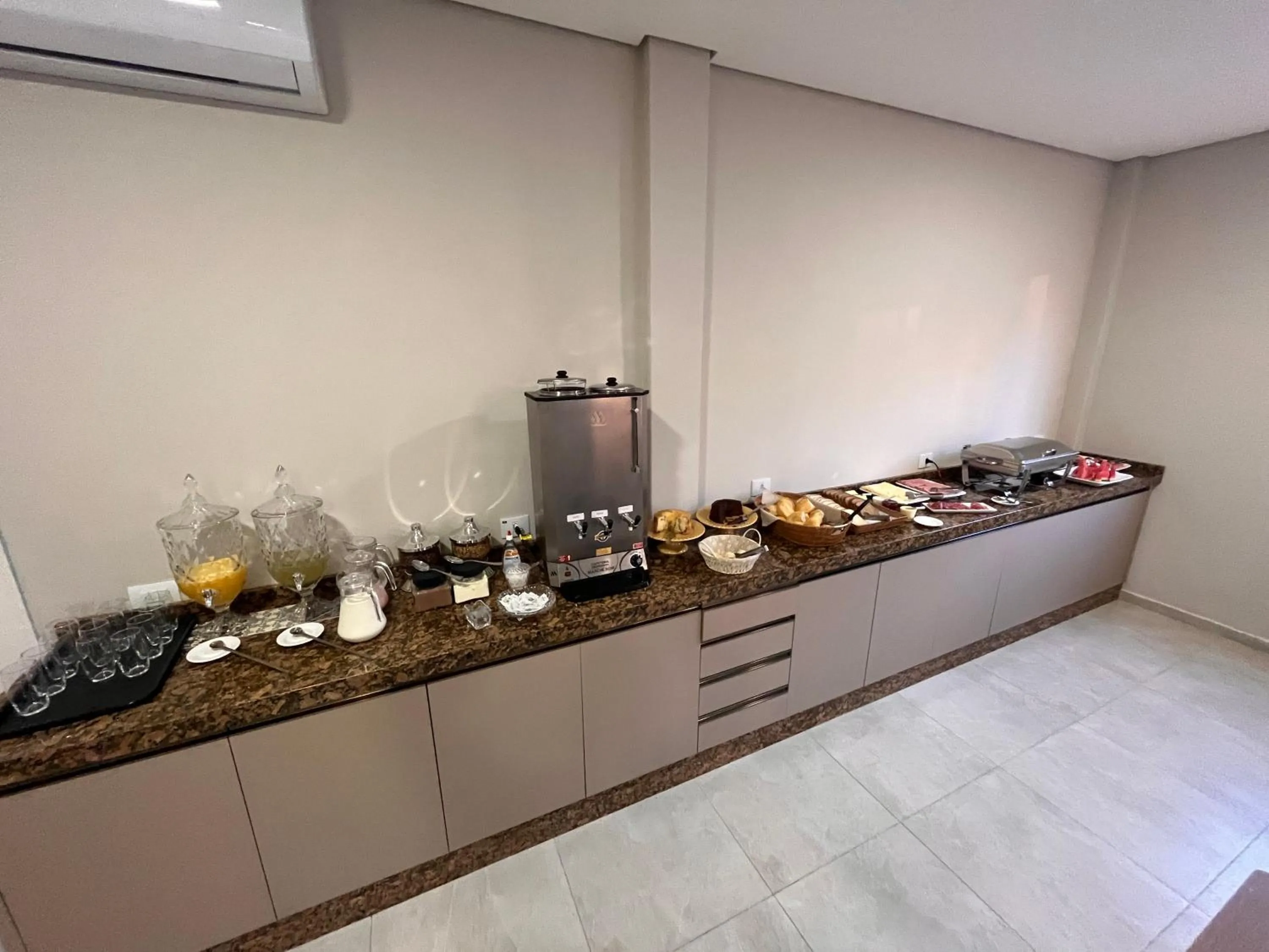 Food and drinks in Hotel Gold Ville