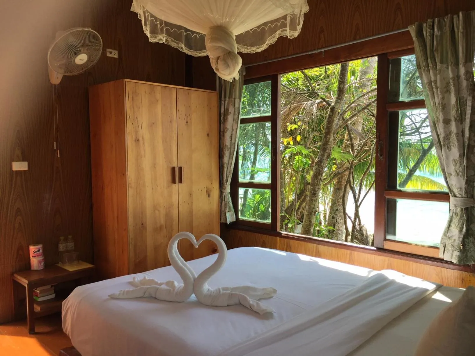 Bed in Bangbaobeach Resort