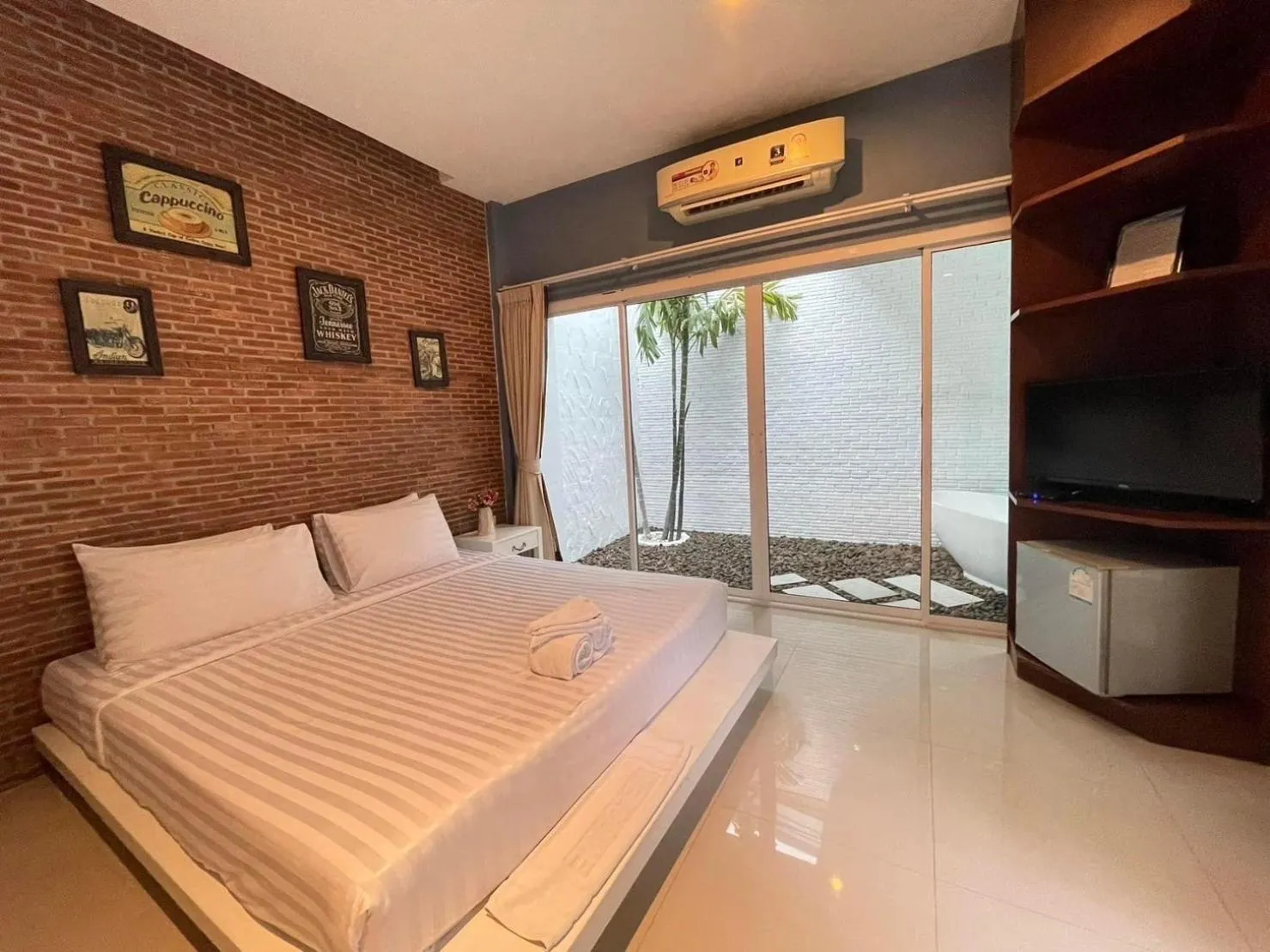 Photo of the whole room, Bed in Milano Huahin