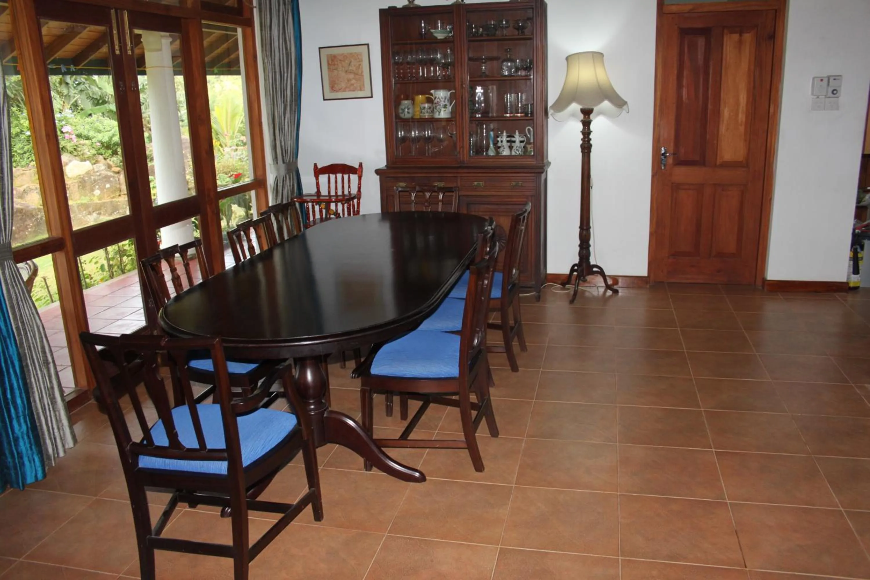 Restaurant/places to eat in Jungle Tide