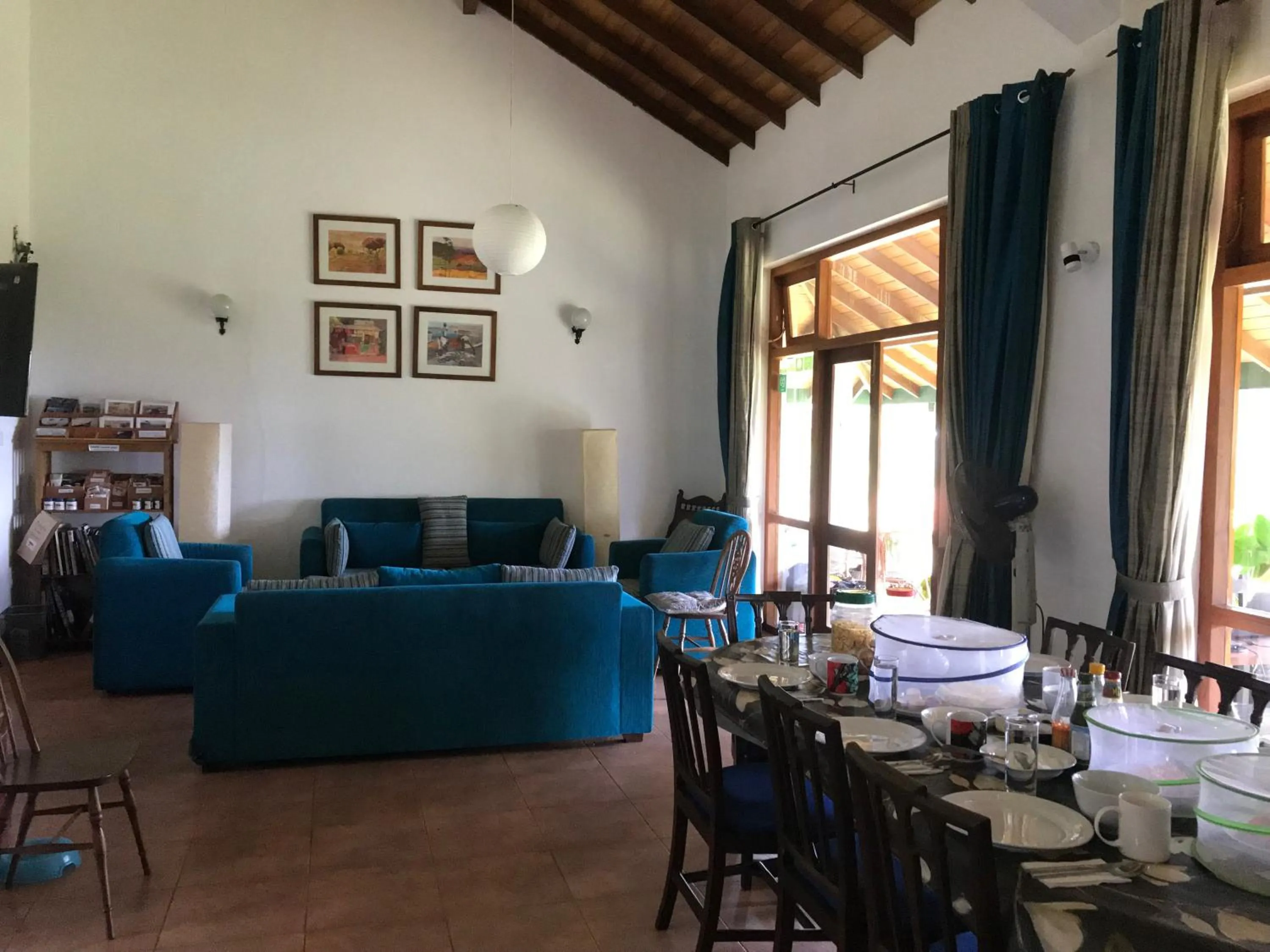 Living room in Jungle Tide