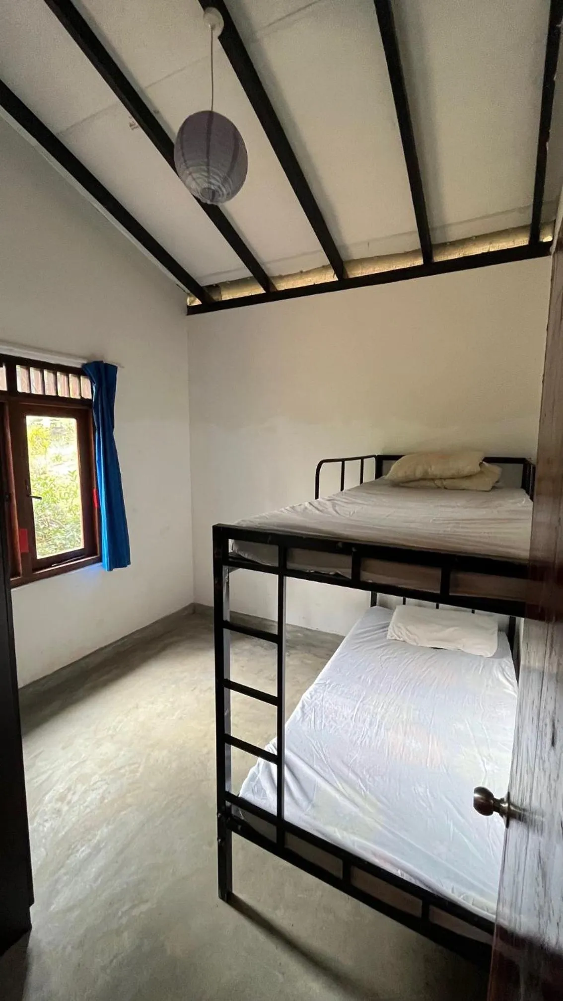 Bedroom, Bed in Jungle Tide