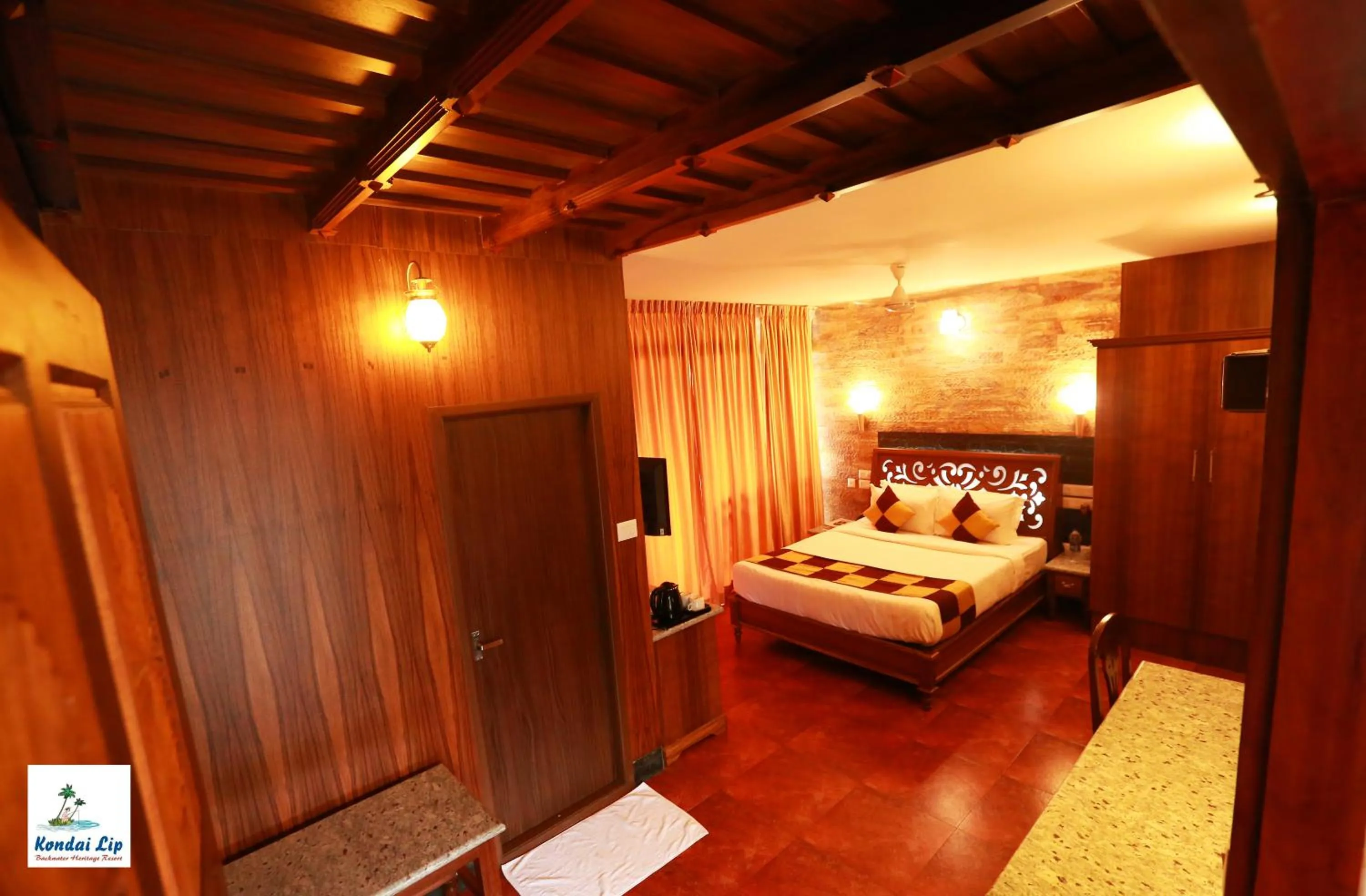 Bed in Kondai Lip Backwater Heritage Resort