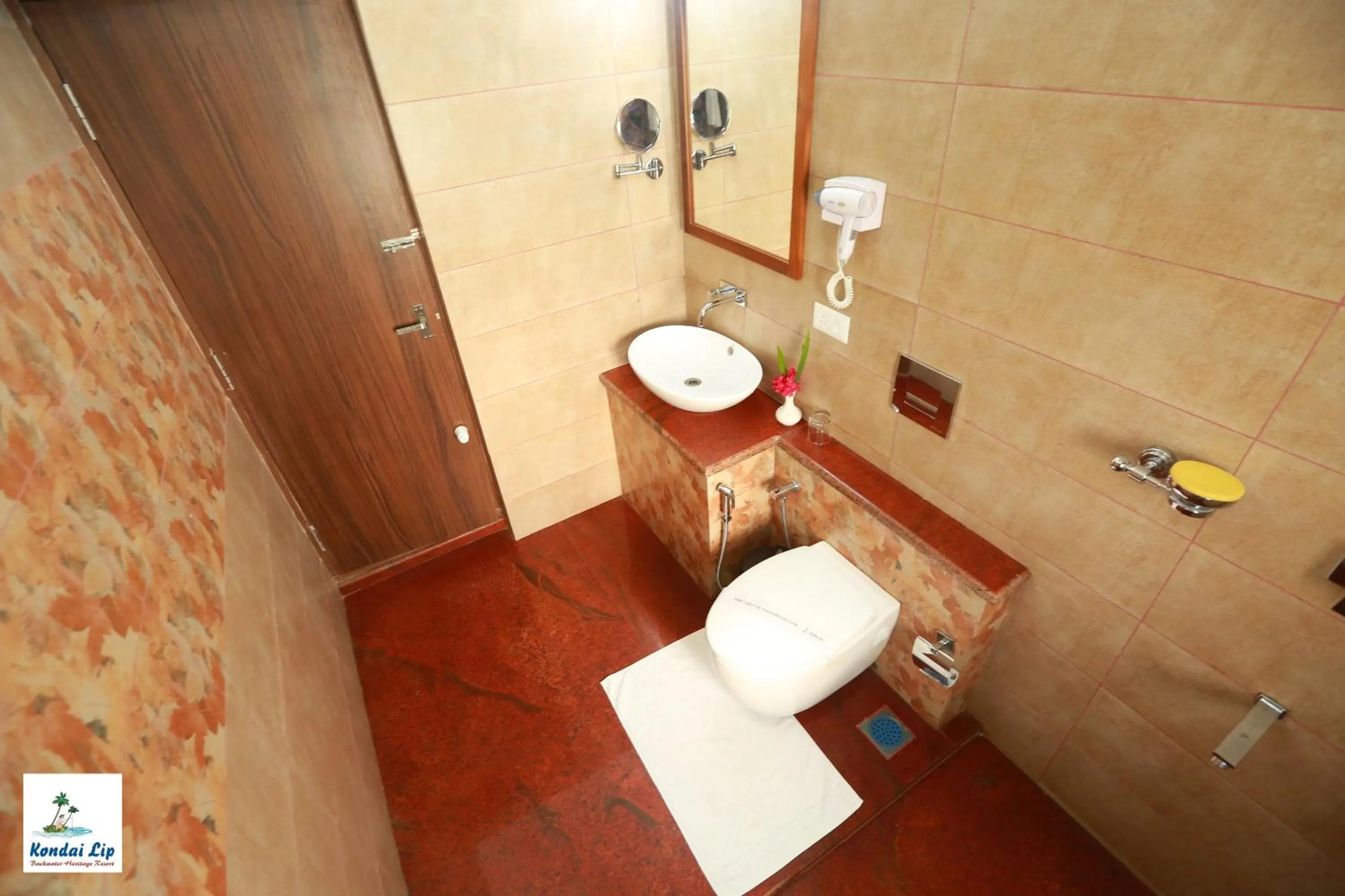 Bathroom in Kondai Lip Backwater Heritage Resort