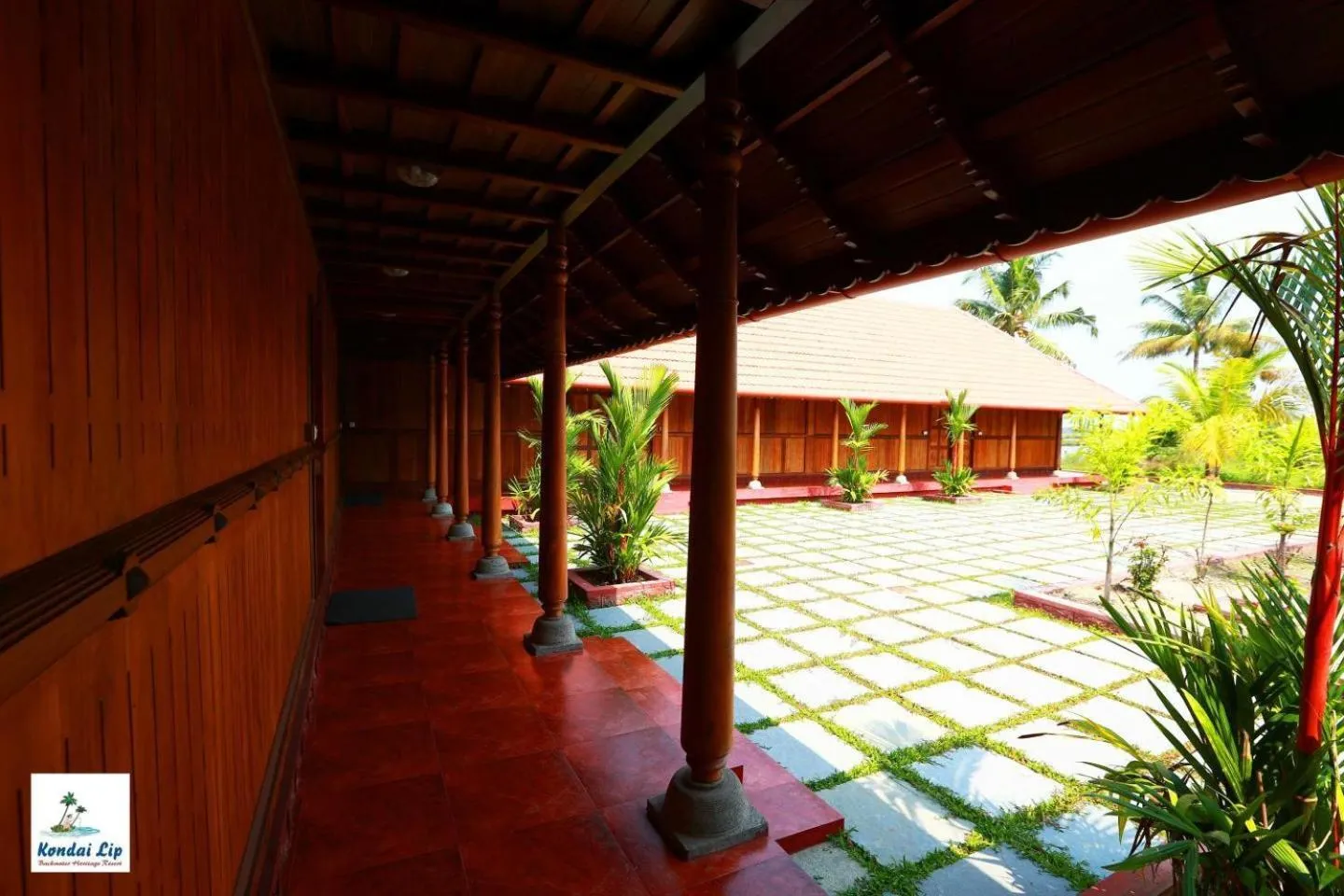 Facade/entrance in Kondai Lip Backwater Heritage Resort